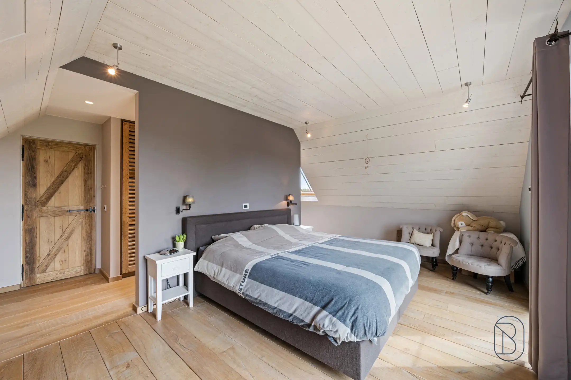 Unieke kans: prachtige woonst met zwembad + bedrijfsgebouw foto 21