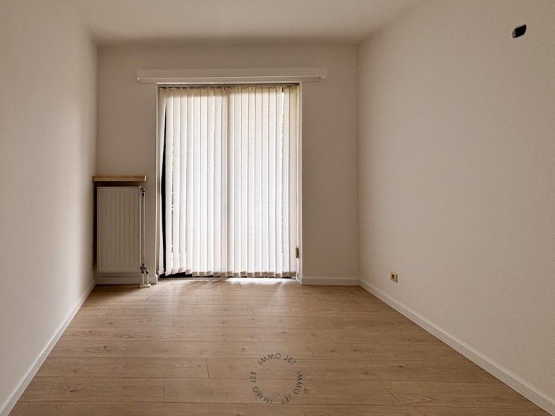 Ruim energiezuinig appartement met 2 slaapkamers en garage te Beveren foto 10