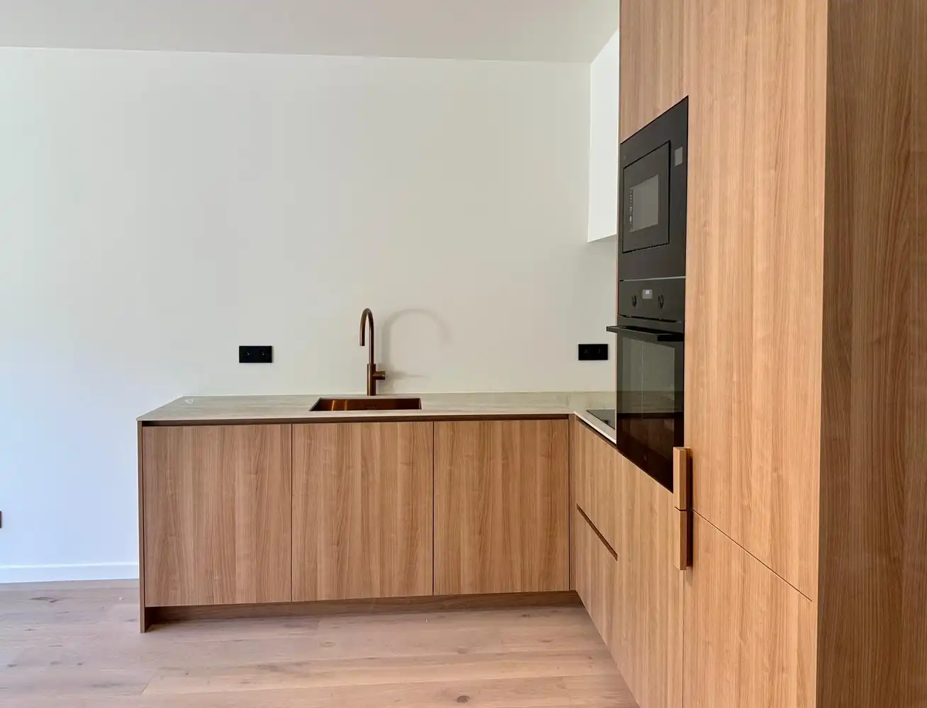 Luxueus appartement met 2 slpk en terras + tuin te Berchem foto 4