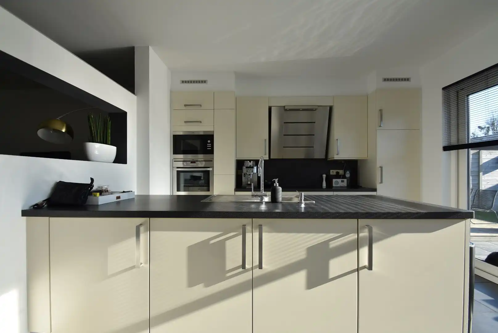 *  * WACHTLIJST VOLZET * * Recente leuke woning met zuidgerichte tuin, vlakbij centrum van Hoeselt foto 10