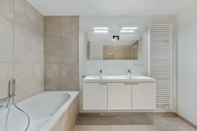 Modern luxe nieuwbouwappartement te koop in Roeselare met gunstige oriëntatie foto 8