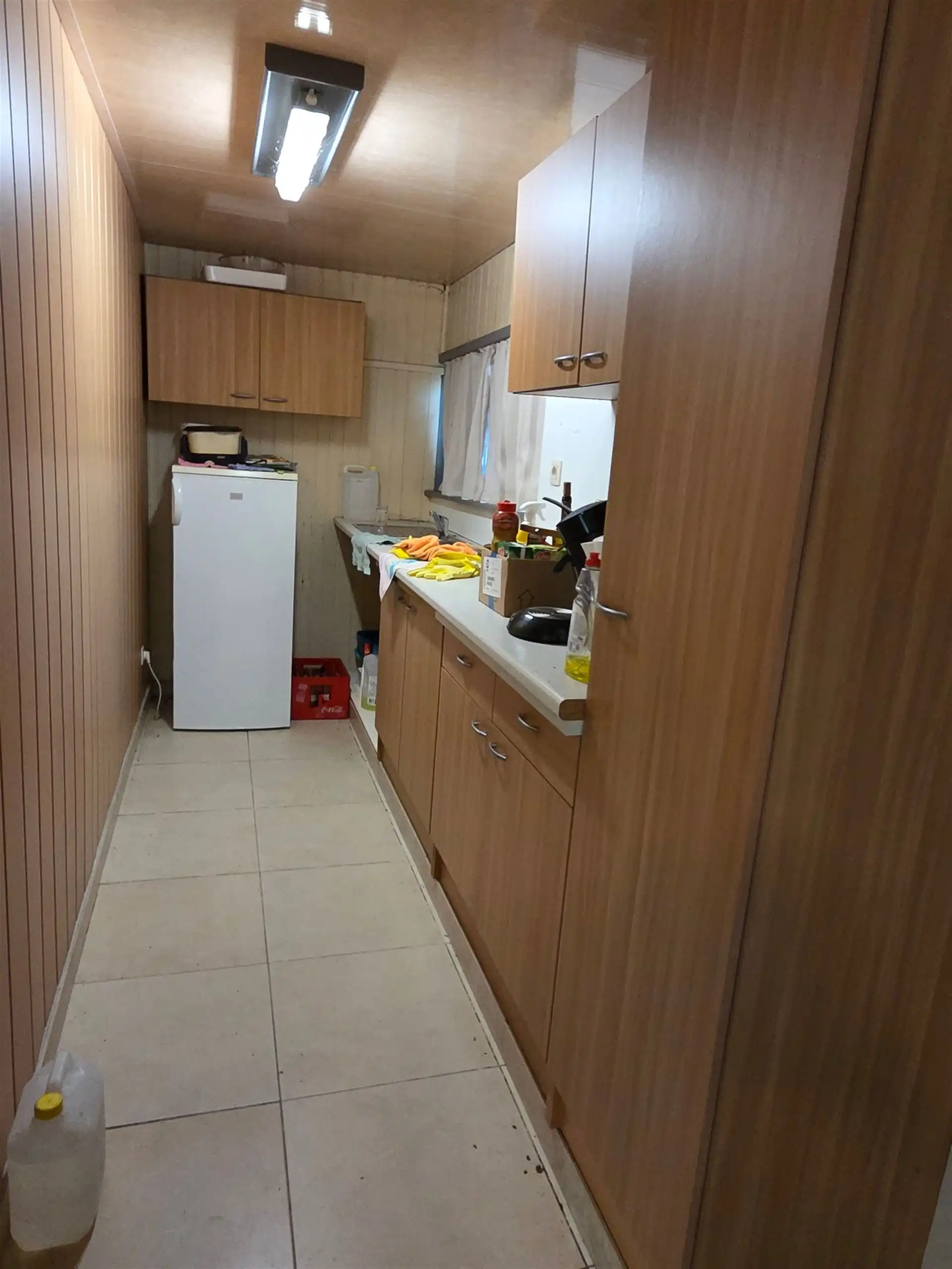 Prachtig gelegen chalet omkaderd in het groen met 2 grote vijvers gelegen op een perceel van 75a40ca. Zuid gericht. foto 4