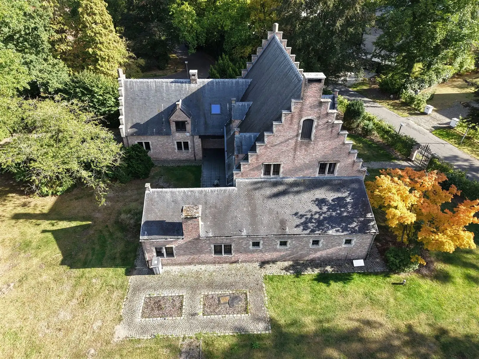 Ruime villa in residentiele wijk foto 23