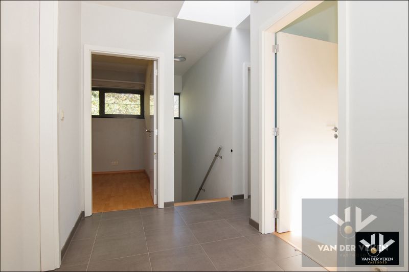 Moderne Gezinswoning aan de rand van de natuur foto 14