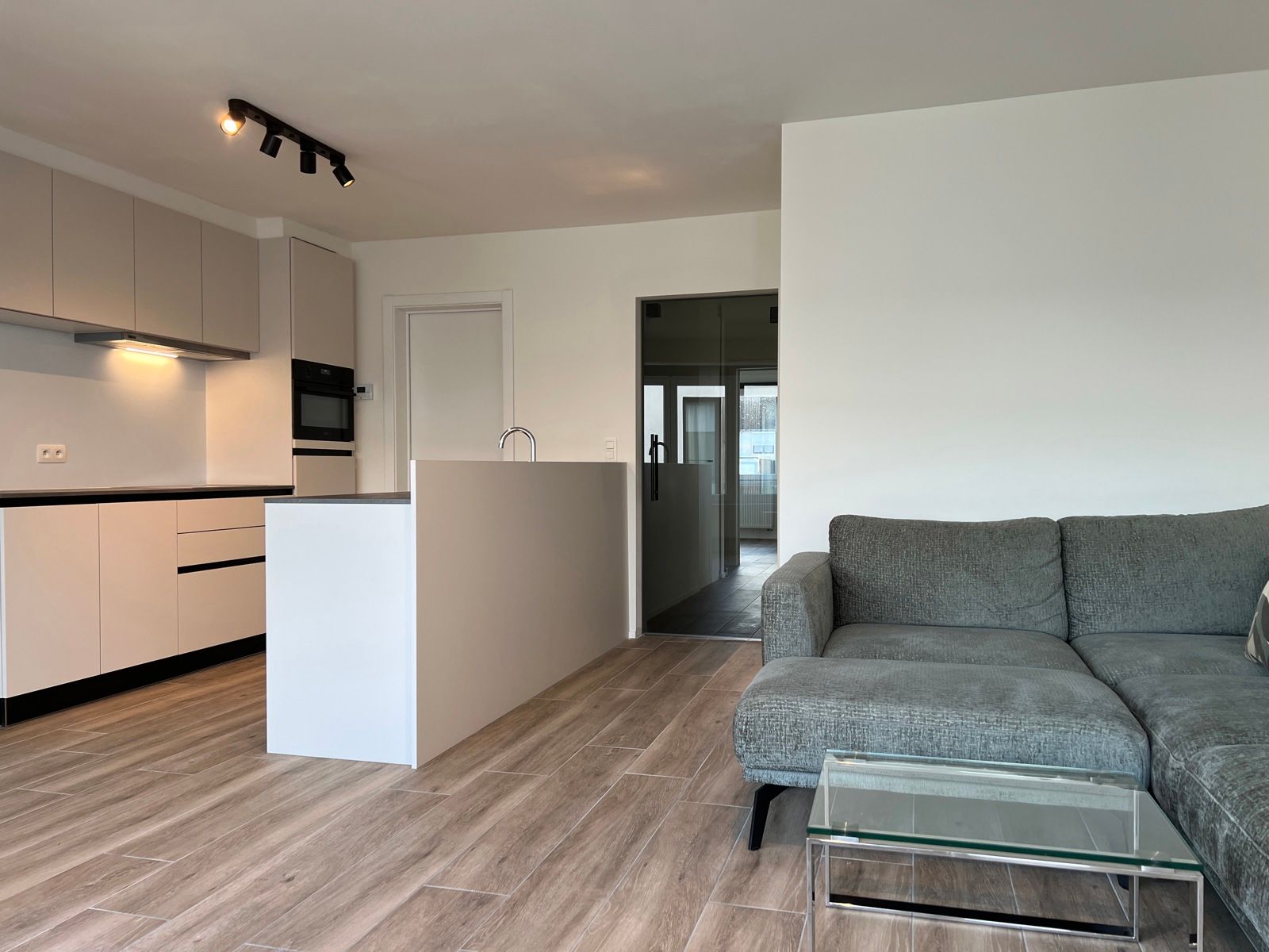 INSTAPKLAAR TWEESLAAPKAMER-APPARTEMENT TE HUUR - LIEDEKERKE! foto 5