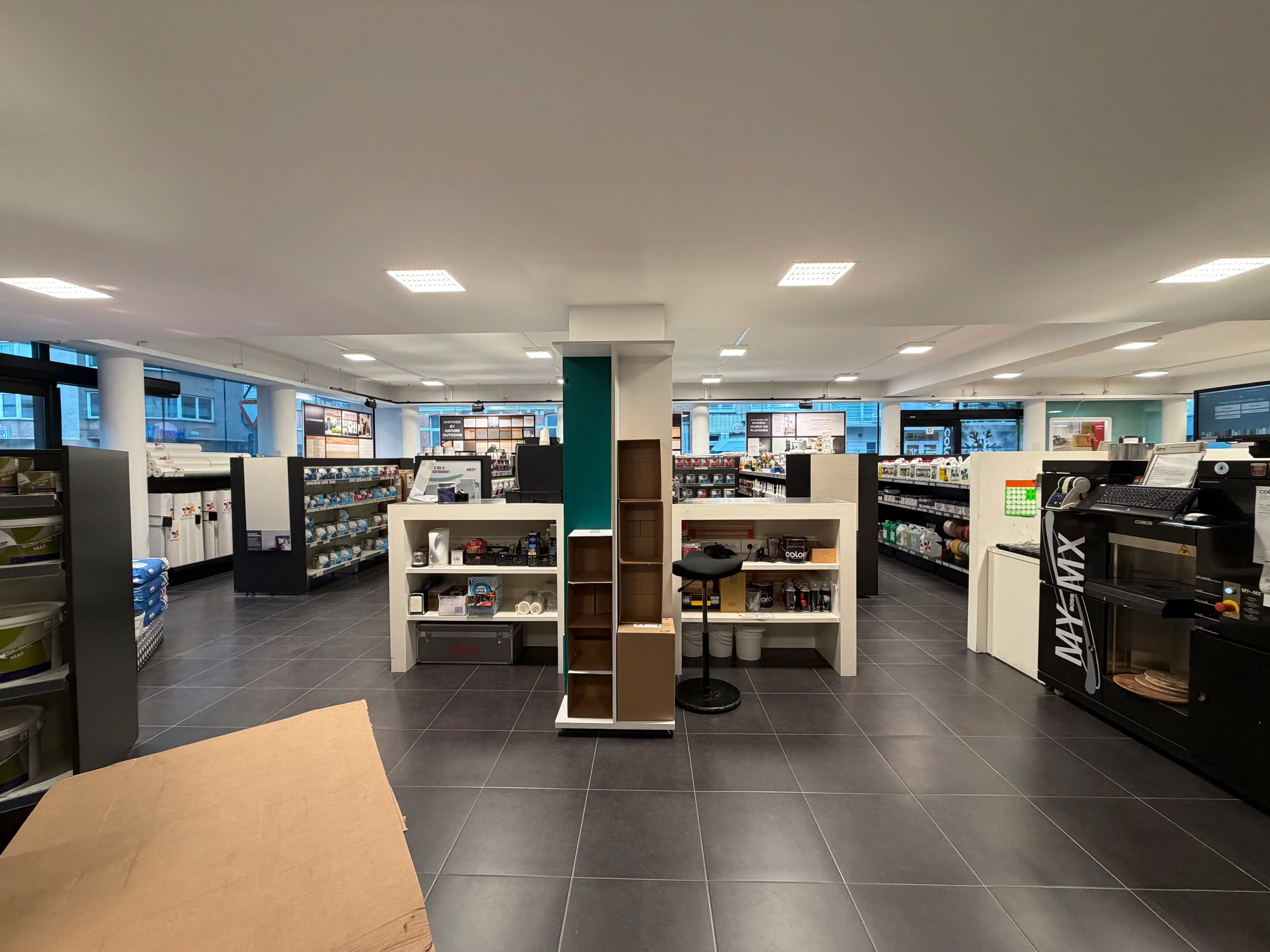 Handelsgelijkvloers 241m² in de Gouden Driehoek foto 2