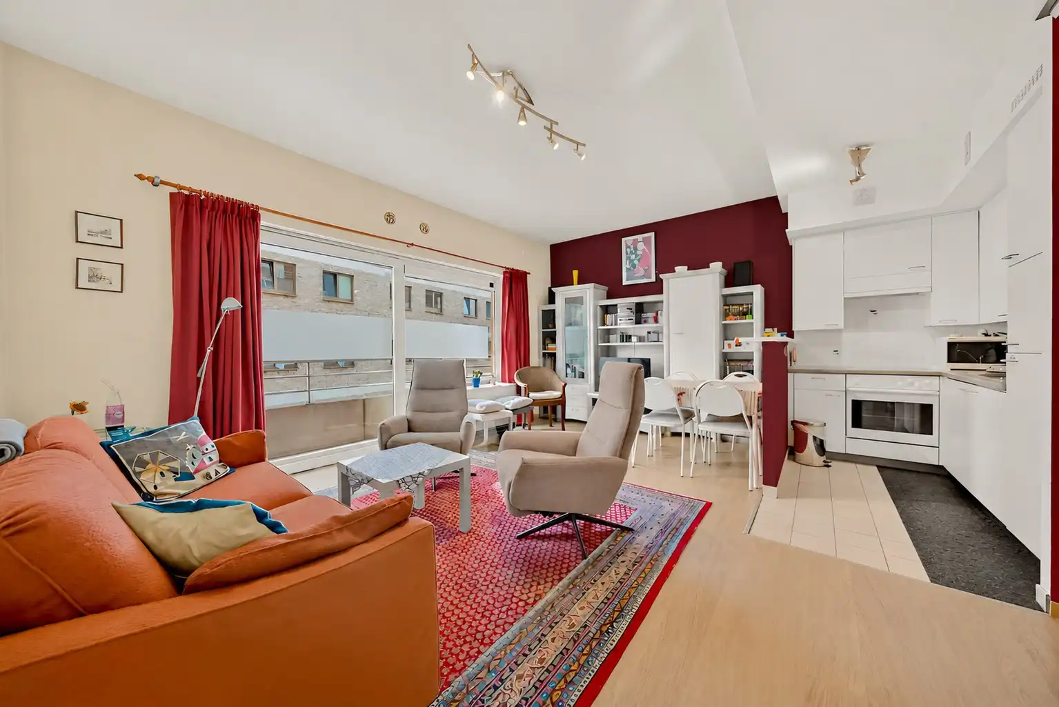 Instapklaar 1 slaapkamer appartement vlakbij jachthaven en station in centrum Oostende foto 5