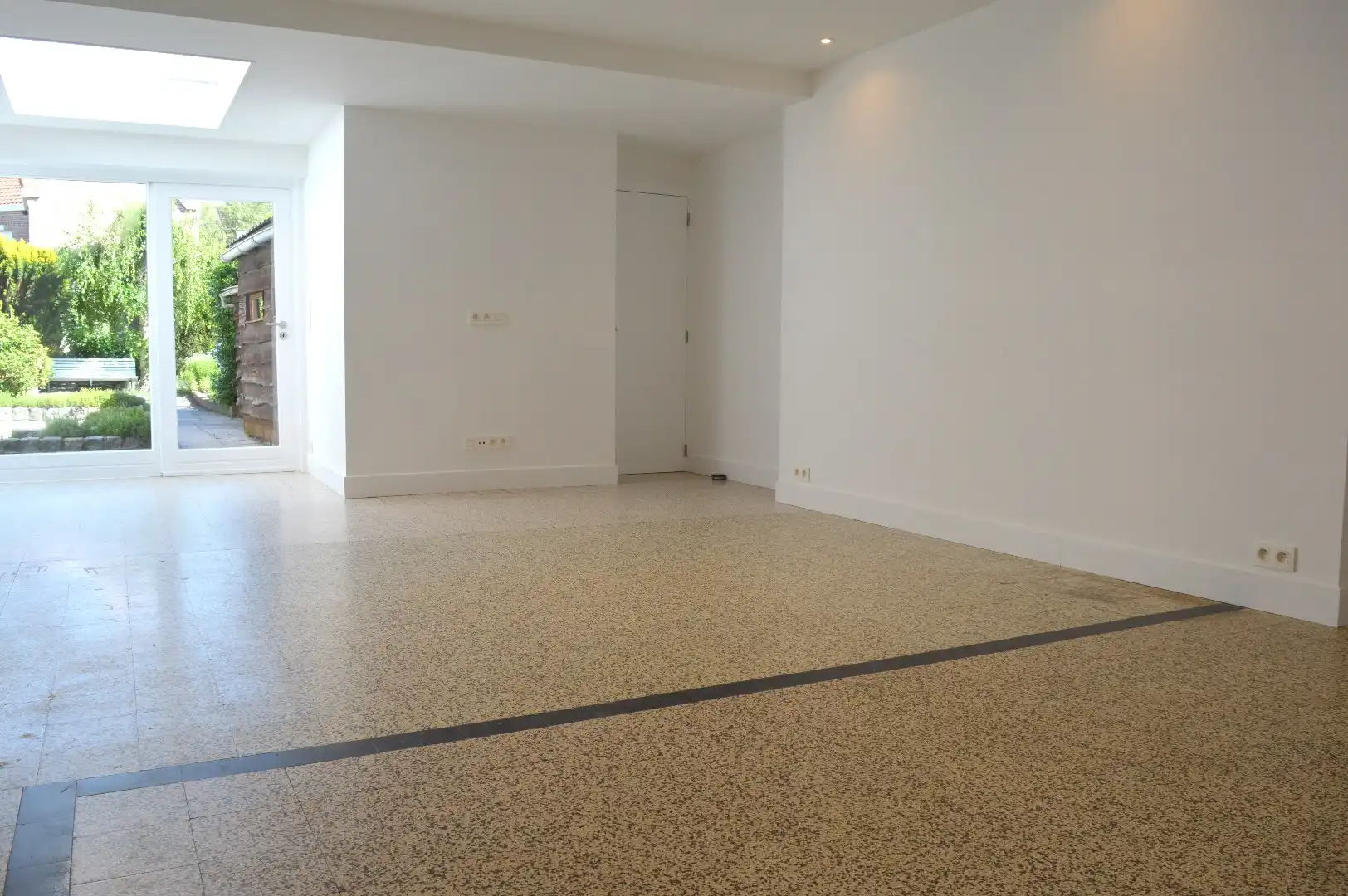 Gezellige woning met 2 slaapkamers en mooi stukje tuin te koop te Heule foto 3