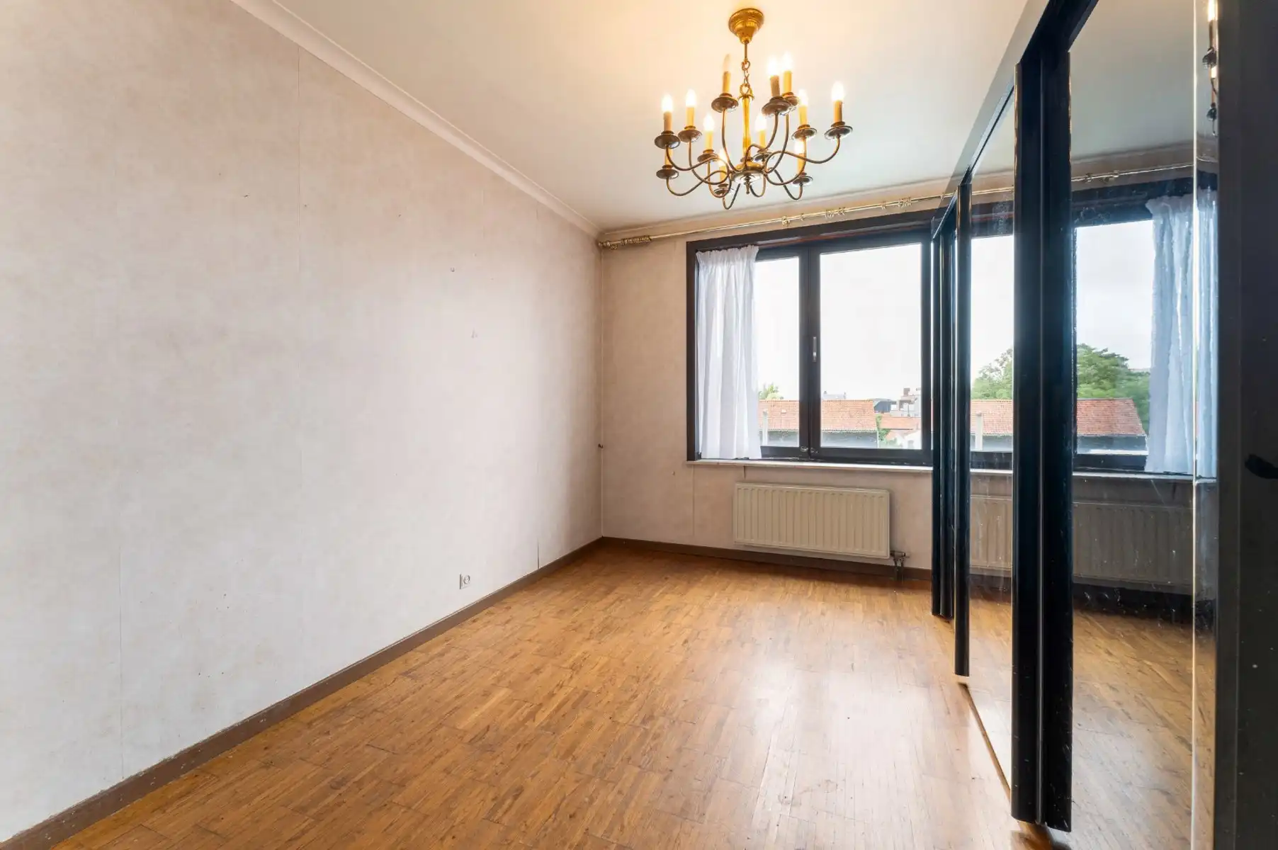 Ruim appartement met terras, lift en 3 slaapkamers in Izegem - bouwjaar 1978 - EPC-waarde 220.00 - Energielabel C - 119.00m² bewoonbare oppervlakte - 1 badkamer - 1 parkeerplaats foto 8