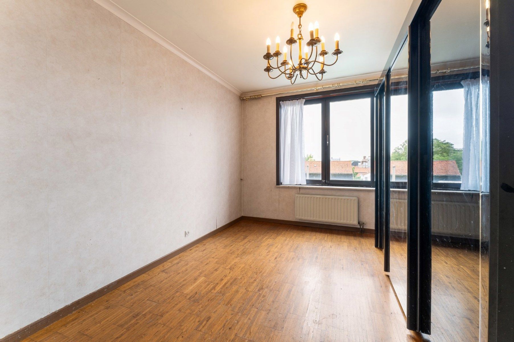 Ruim appartement met terras, lift en 3 slaapkamers in Izegem - bouwjaar 1978 - EPC-waarde 220.00 - Energielabel C - 119.00m² bewoonbare oppervlakte - 1 badkamer - 1 parkeerplaats foto 8