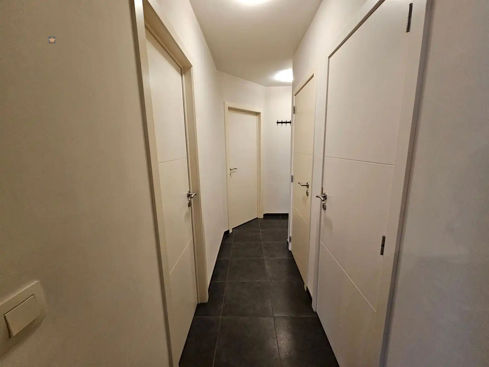 Gelijkvloers 2-slaapkamerappartement, terras en staanplaats foto 2