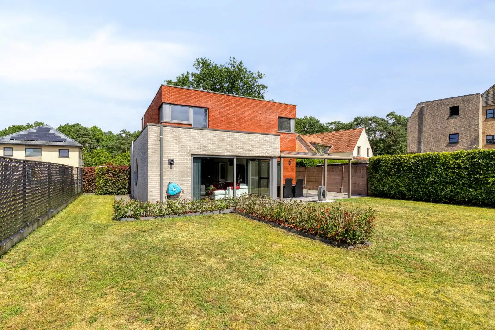 Stijlvolle villa met zonnige tuin waar comfort, kwaliteit en duurzaamheid samenkomen foto 28