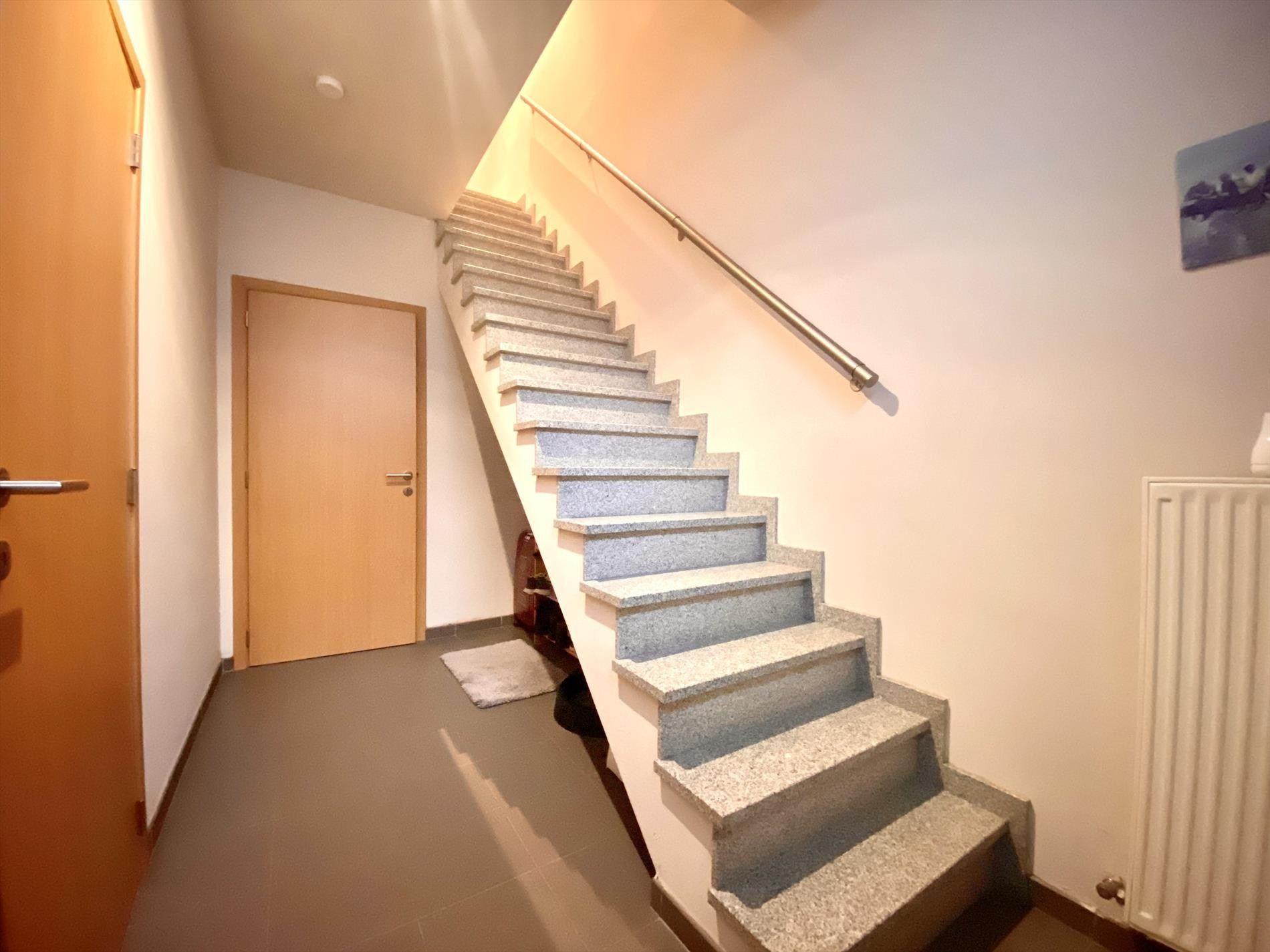 Ruime eigendom met garage en 2 slaapkamers foto 12