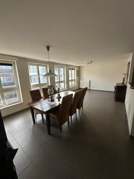Lichtrijk appartement met 2 slaapkamers en 2 badkamers in Geel foto 2