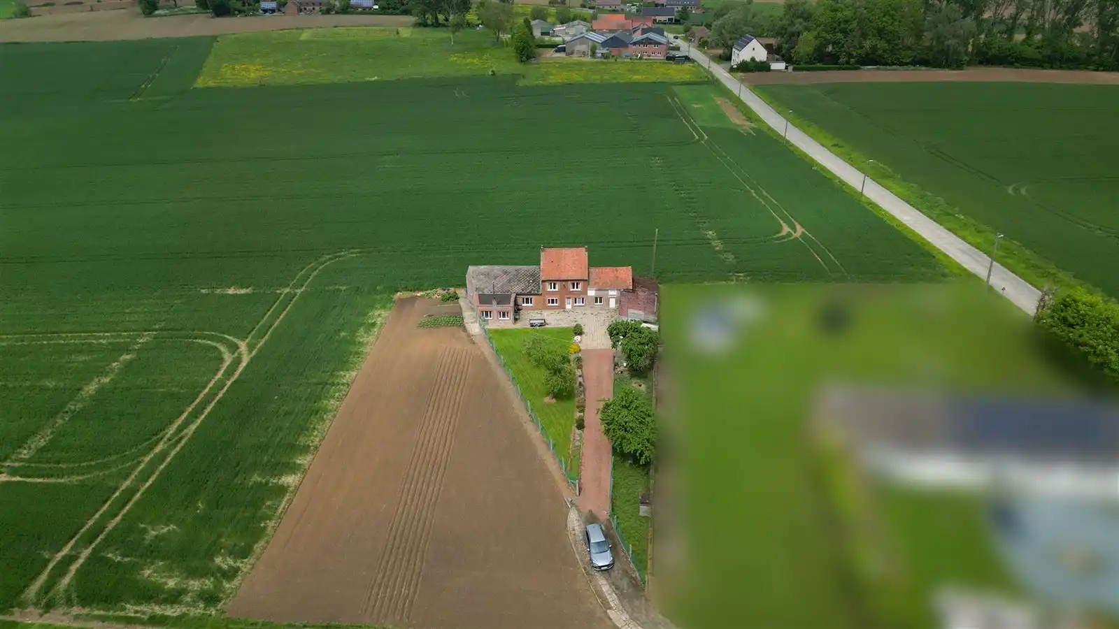 Hoofdfoto van de publicatie: Allenstaande achterliggende te renoveren gezinswoning op 23are40