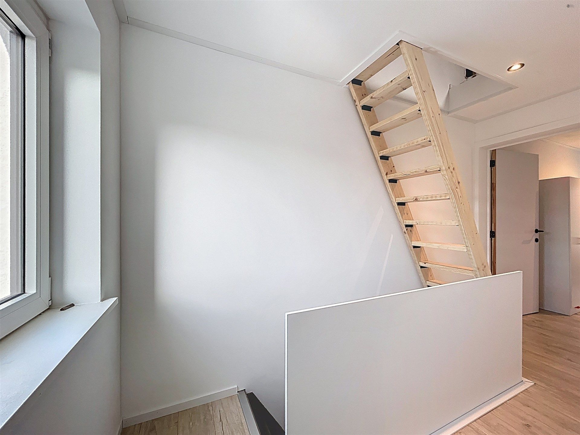 gerenoveerde gezinswoning met 3 slaapkamers, garage op perceel van 276m² foto 12