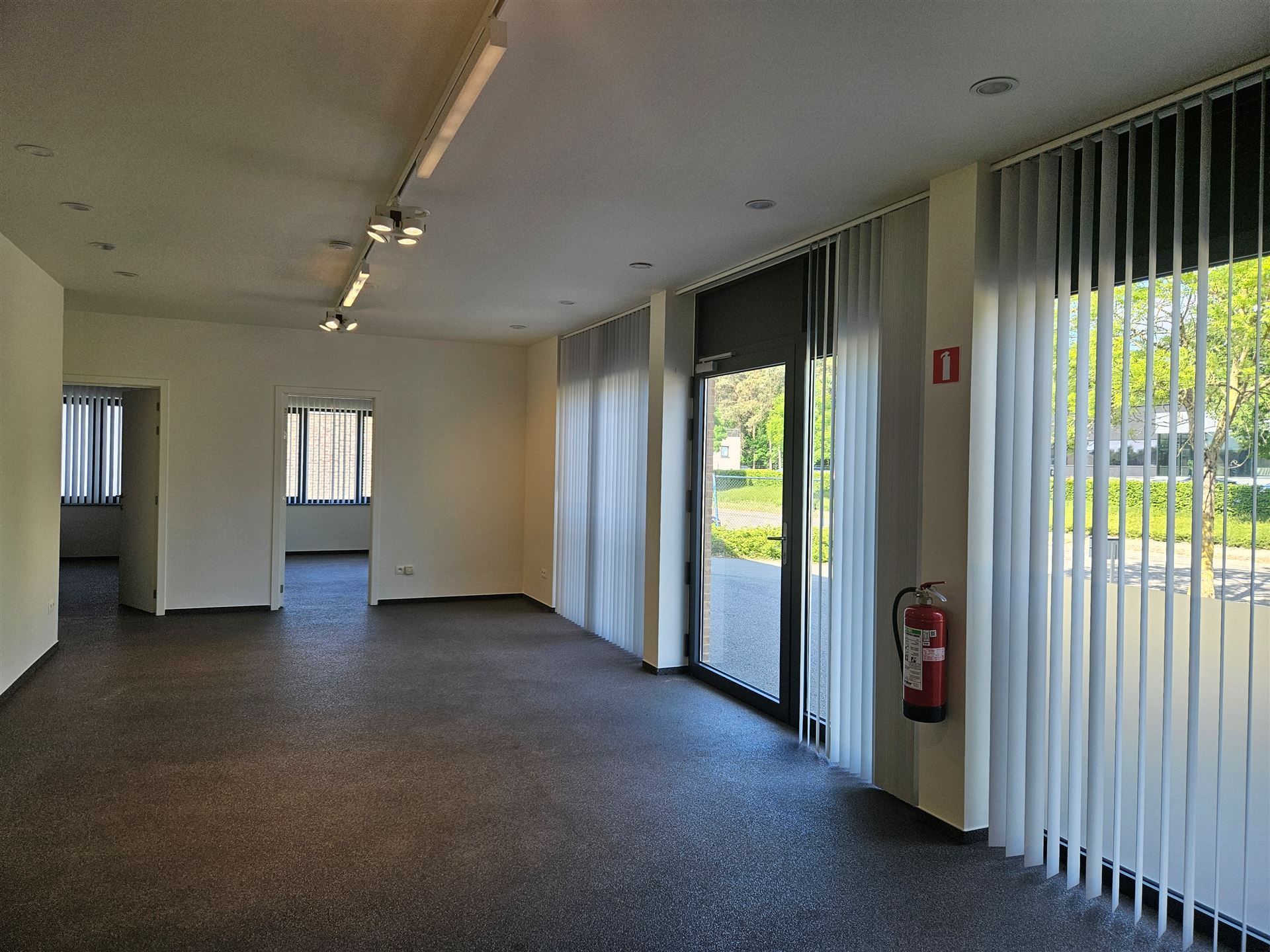bedrijfsgebouw foto 13