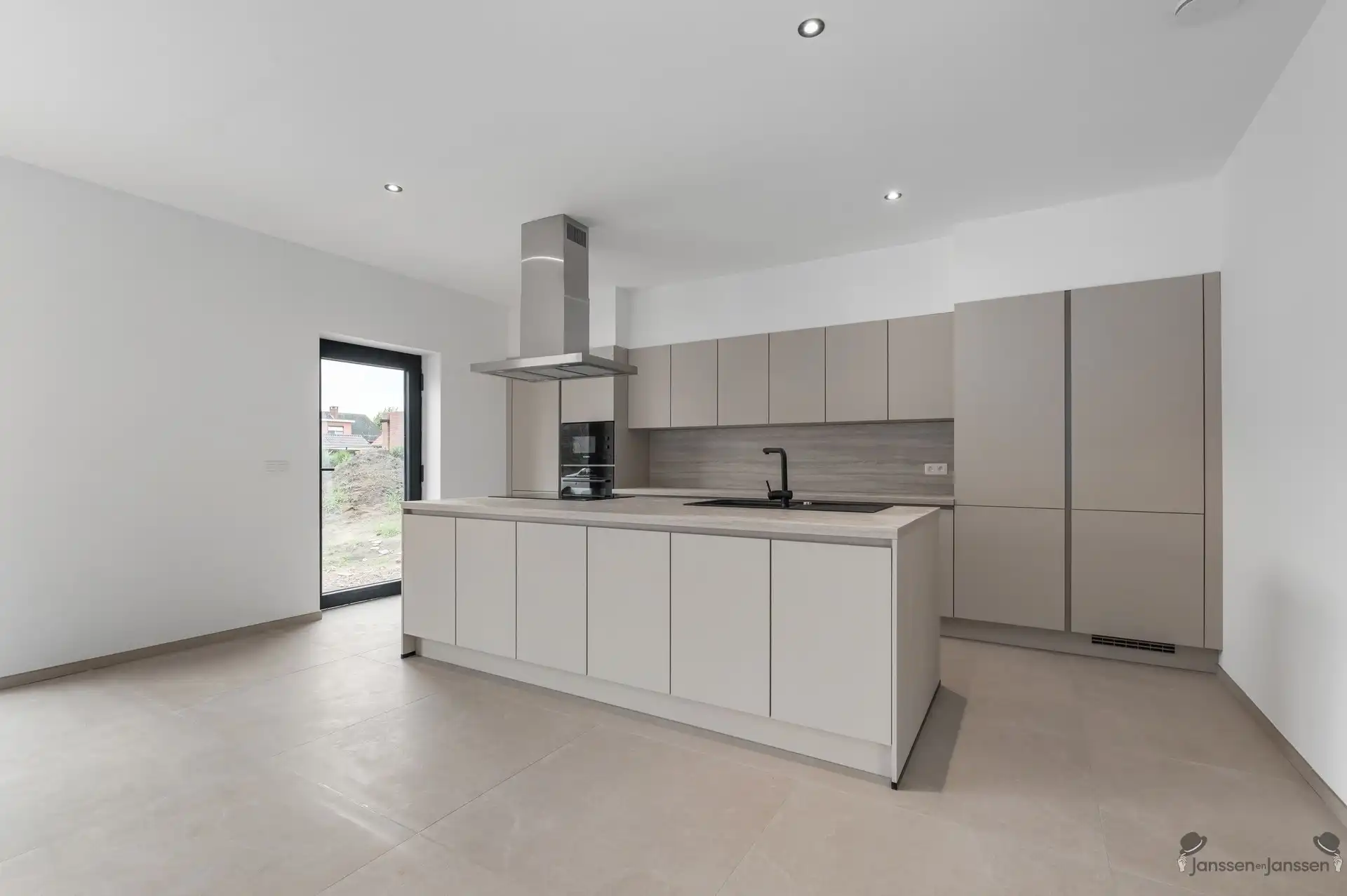 Te Huur - Ruime HO nieuwbouwwoning met 3 (+1) slpk en tuin foto 3