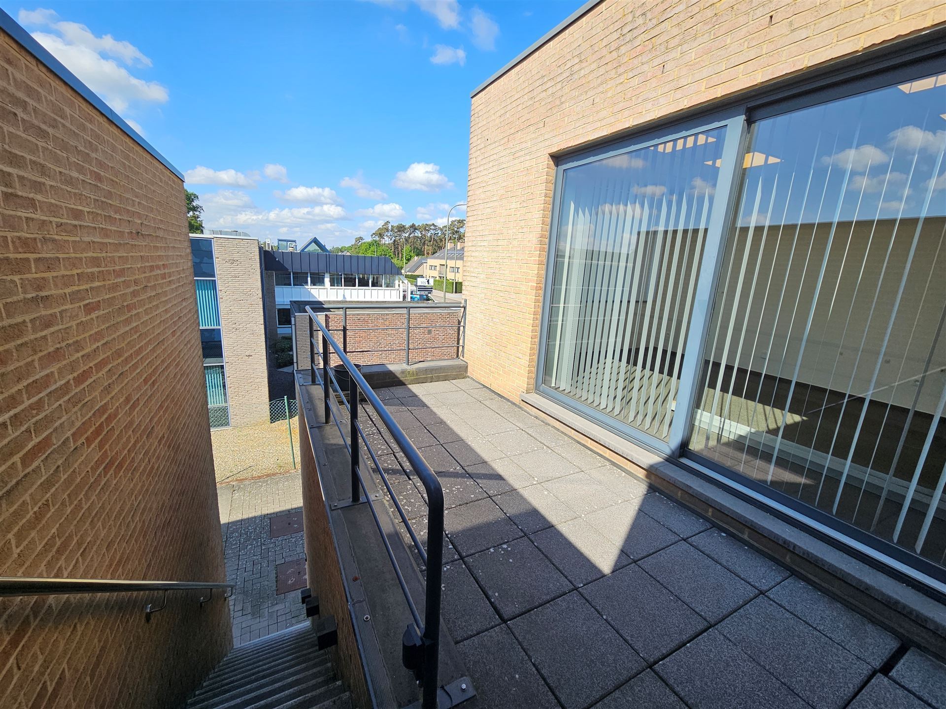 bedrijfsgebouw foto 9