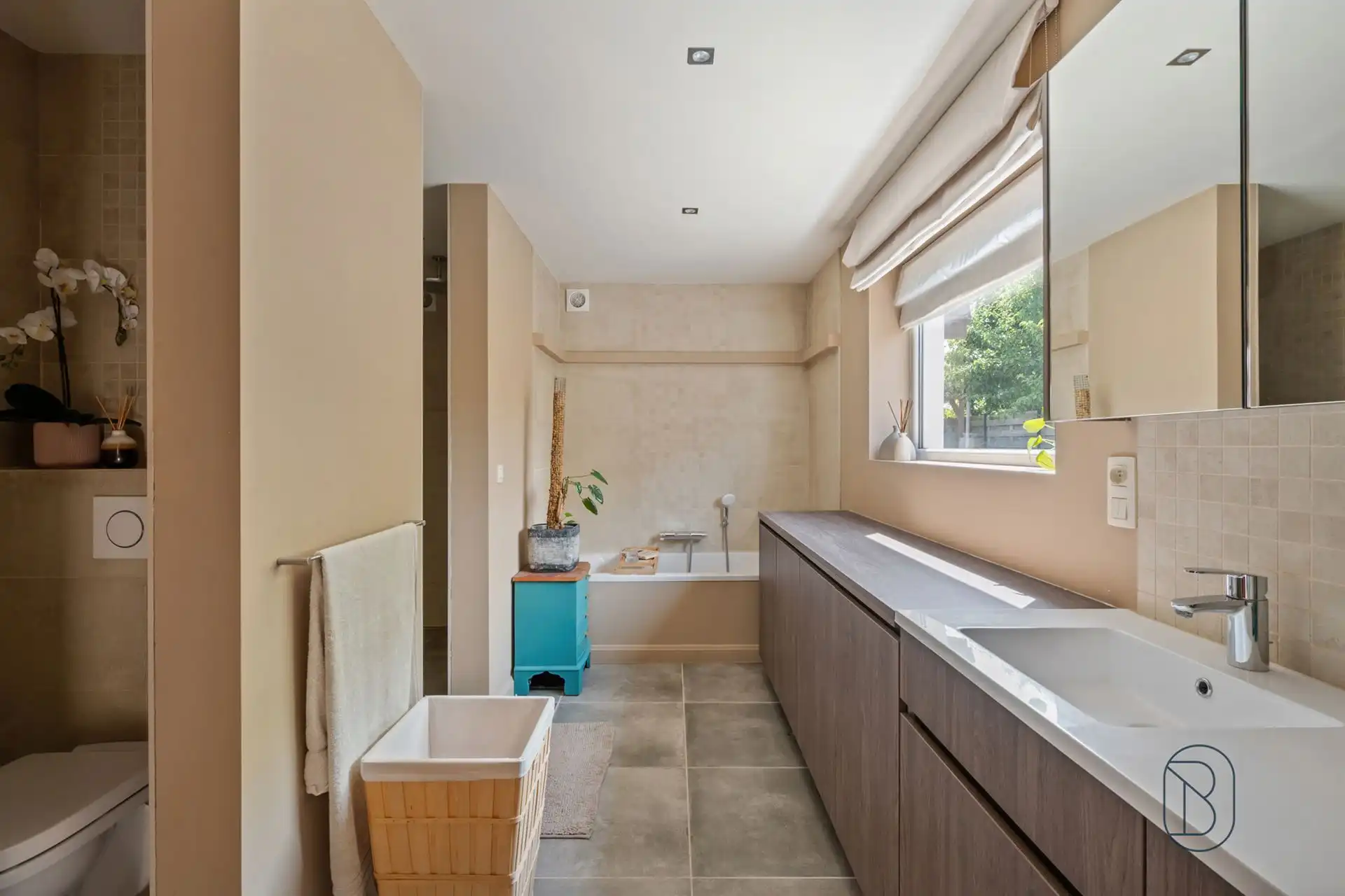 Knap gerenoveerde woning met 3 à 4 slk, en zwemvijver foto 10