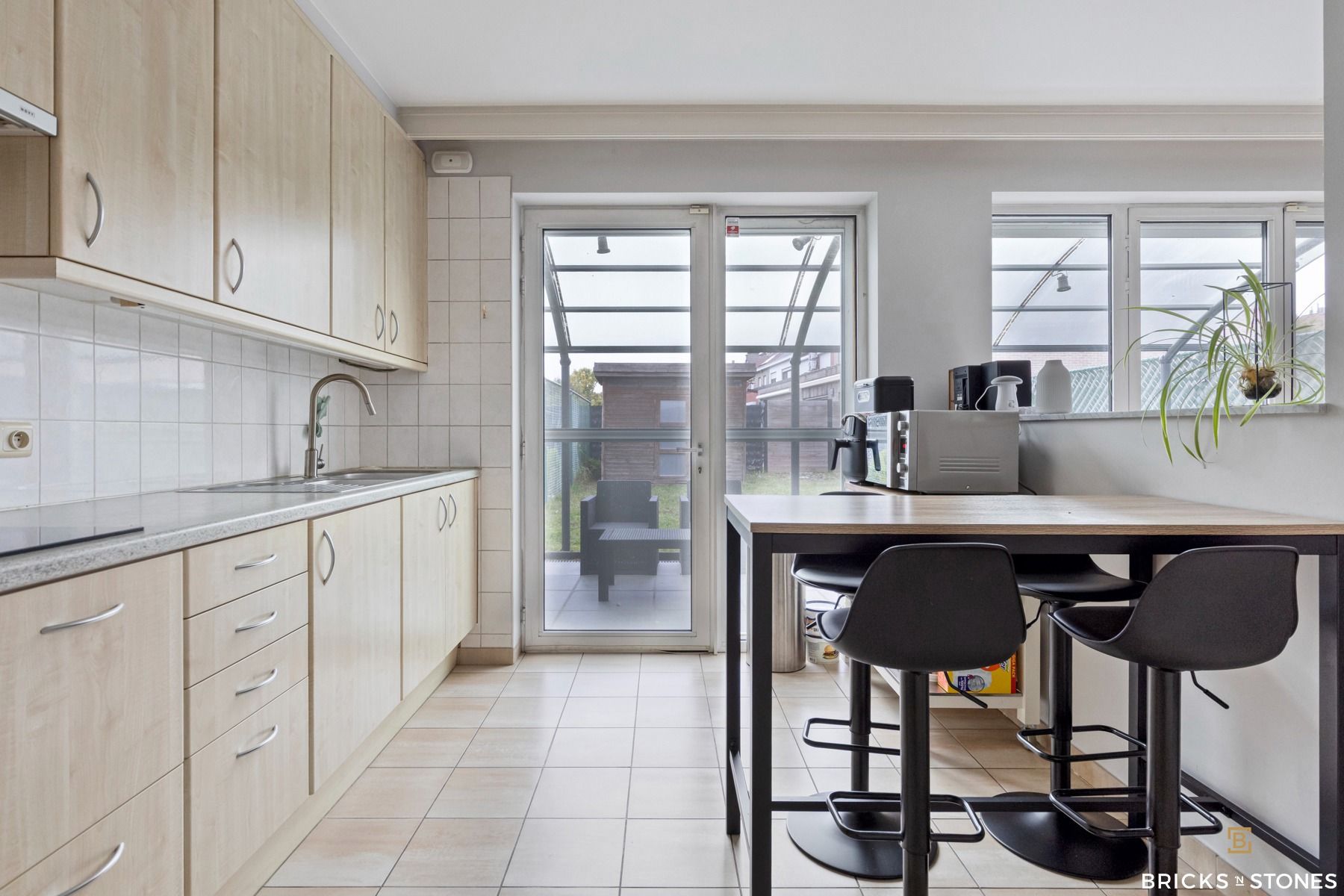Instapklare woning met 4 slaapkamers, garage en tuin foto 6