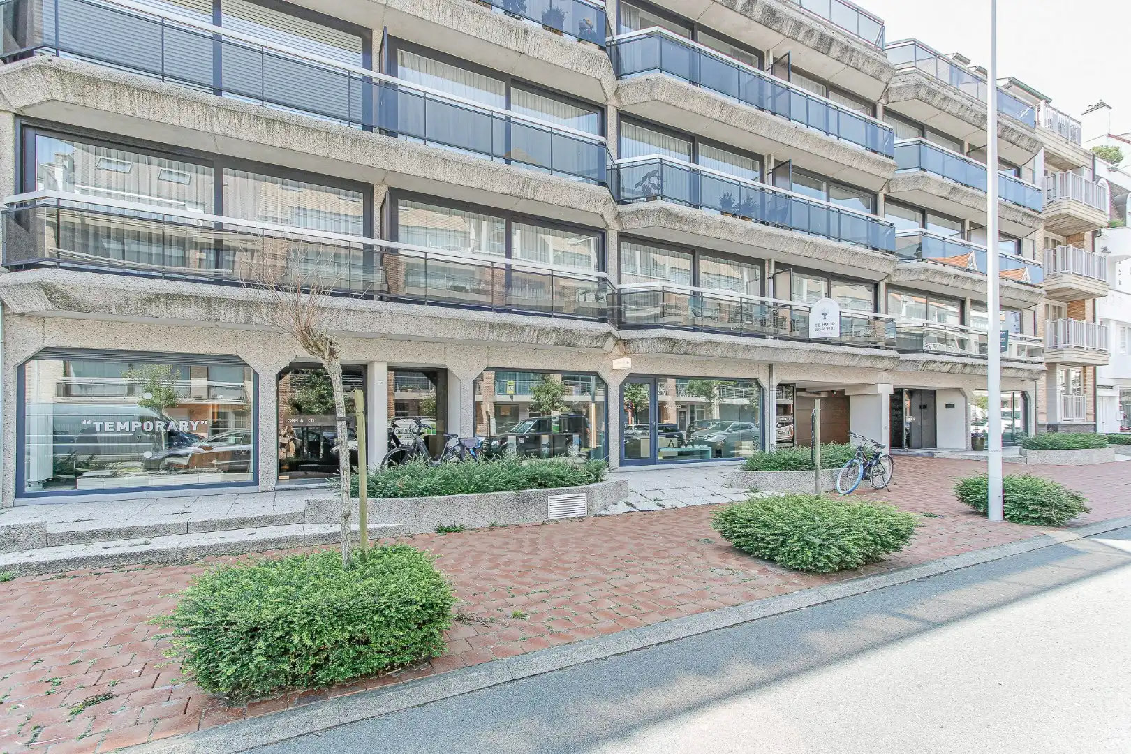 Ingericht en gemeubeld handelspand in een zijstraat van de Dumortierlaan te koop foto 14