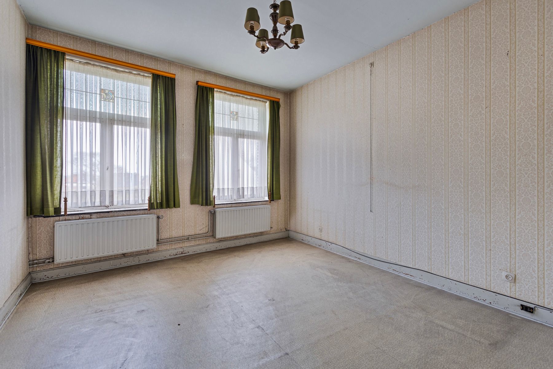 Centraal gelegen te renoveren eengezinswoning foto 9