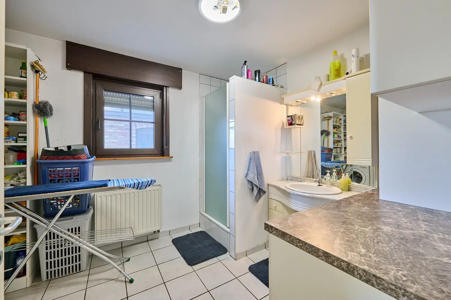 Heel goed onderhouden landhuis met inpandige garage en 3 ruim bemeten slaapkamers in landelijke omgeving foto 11