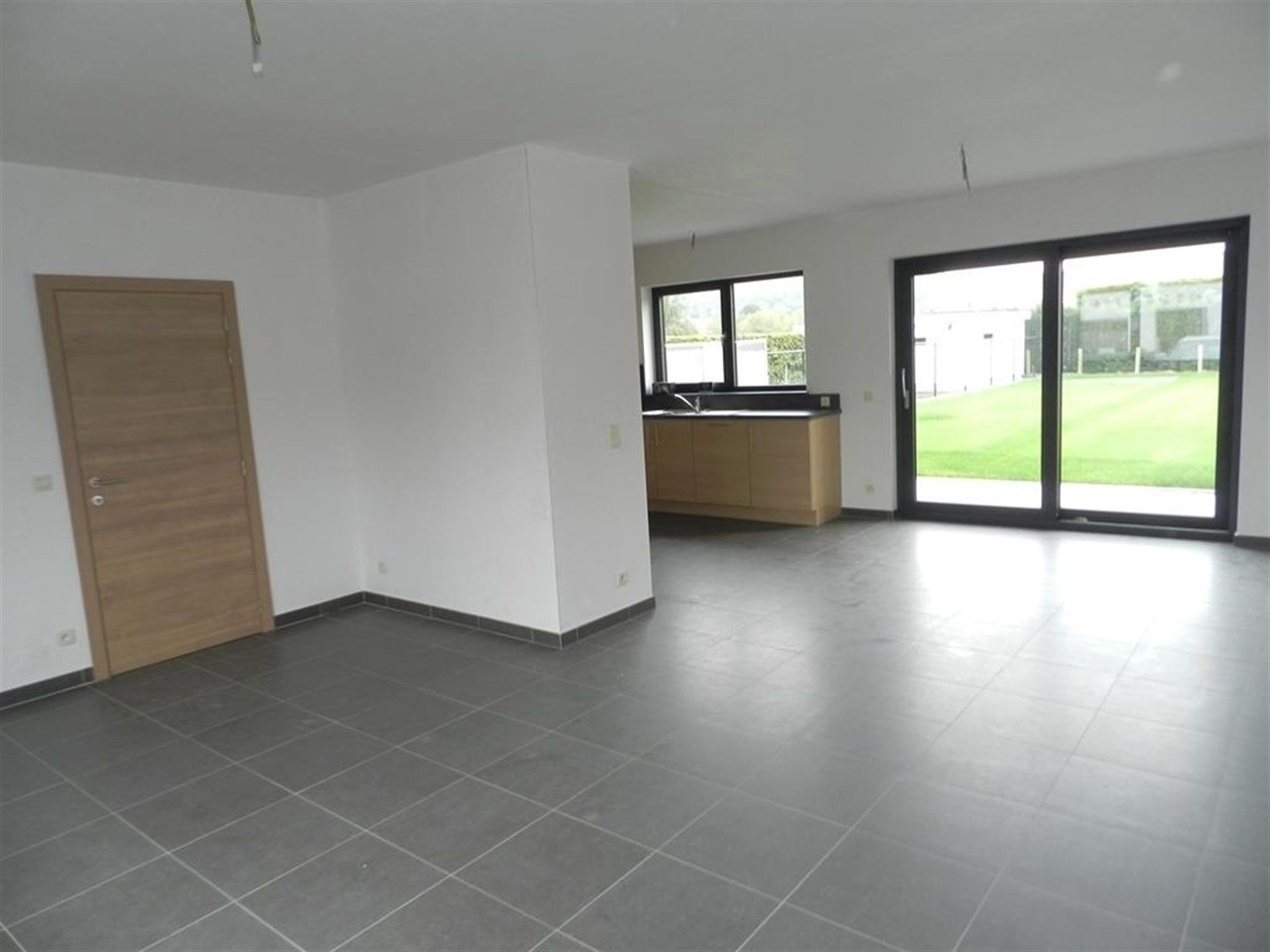 Mooi en prima gelegen ruime woning met tuin. foto 2