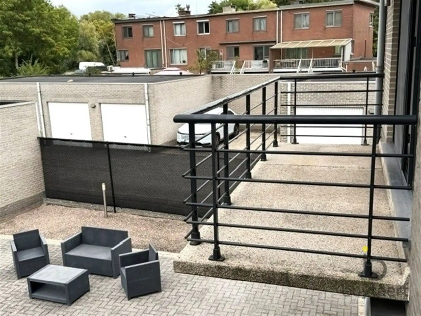 Hoekappartement met twee slpks en terrassen te Wommelgem. foto 12