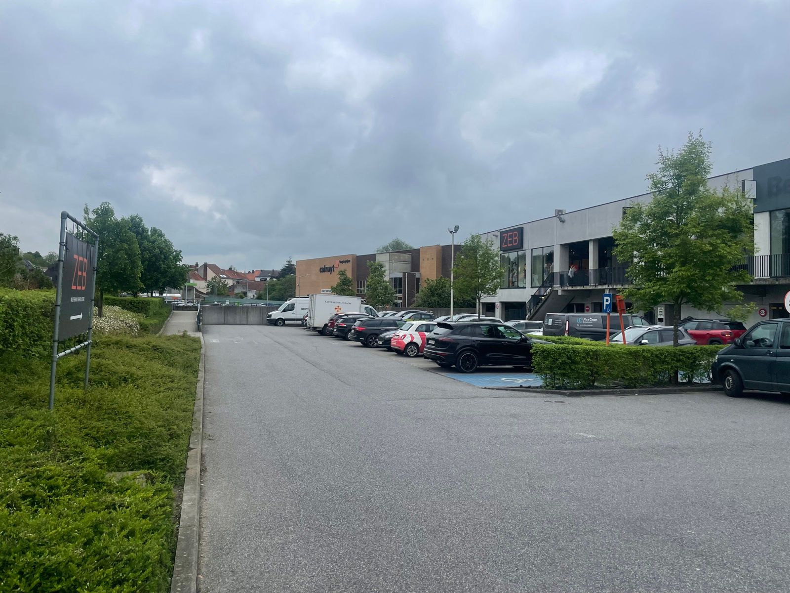 Te huur: winkelruimtes van ca. 800 en 650 m²  foto 14