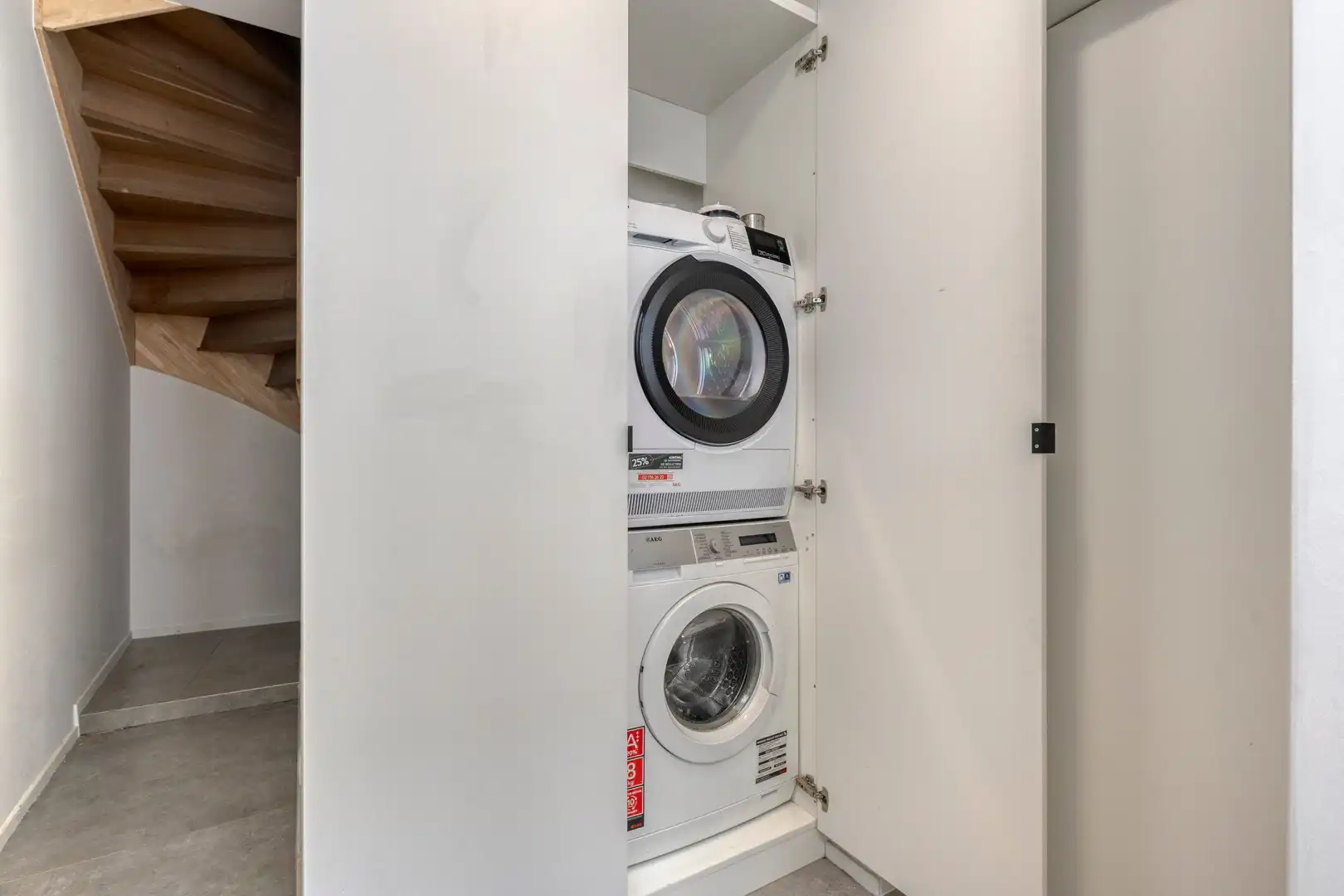 Prachtige bemeubelde stadwoning met 3 slaapkamers op topligging foto 12