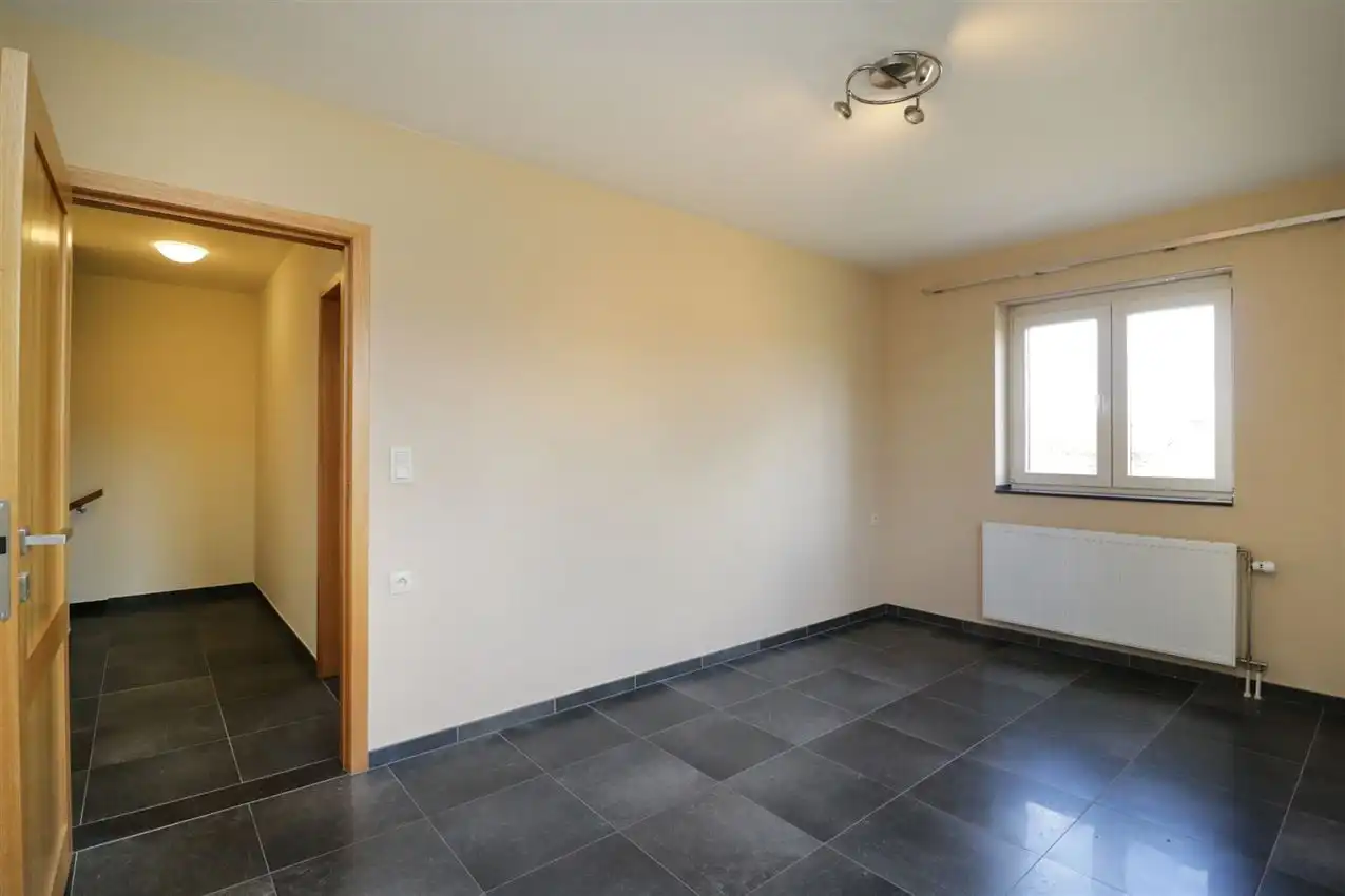 Recente woning met vier slpk, tuin, garage op rustige locatie foto 23