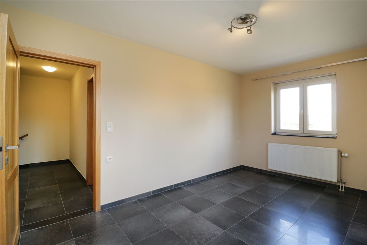 Recente woning met vier slpk, tuin, garage op rustige locatie foto 23
