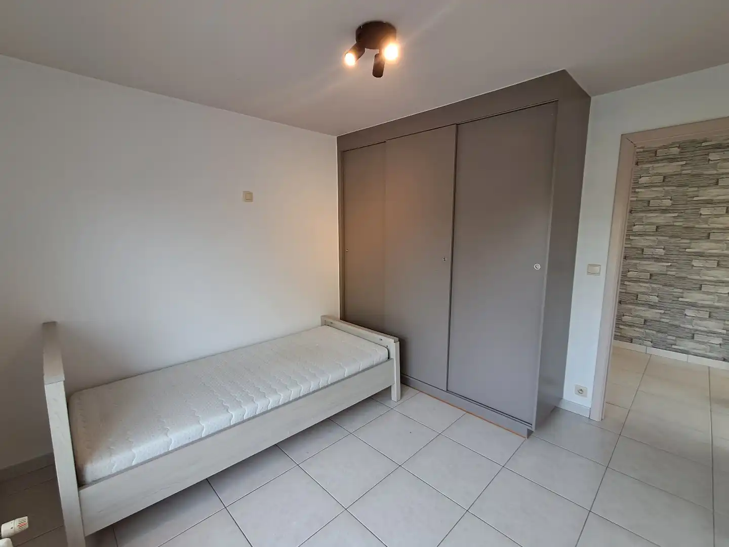 Woning in Sijsele met ruime tuin en grote garage! foto 22