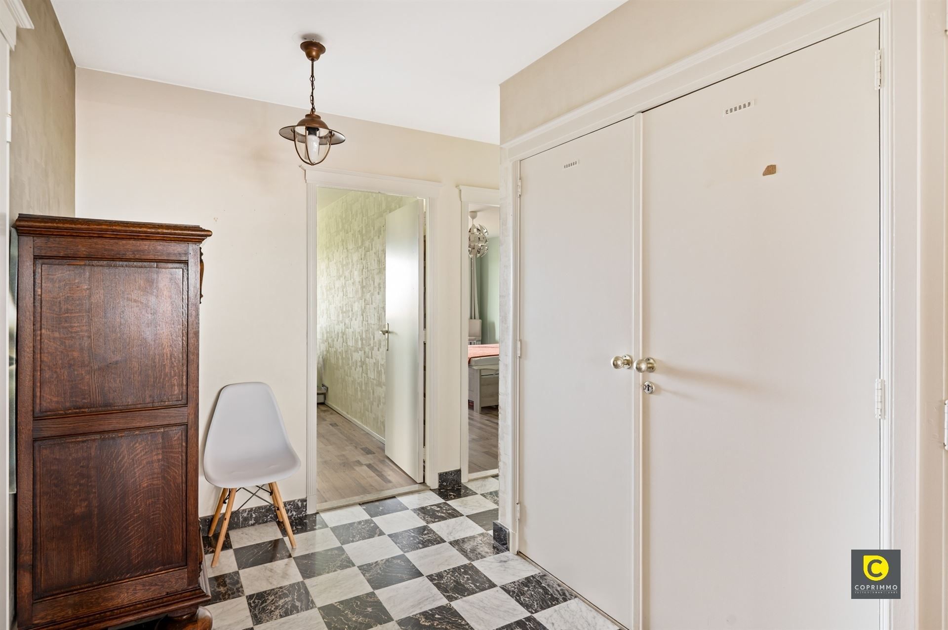 Instapklaar appartement met dubbel terras foto 9