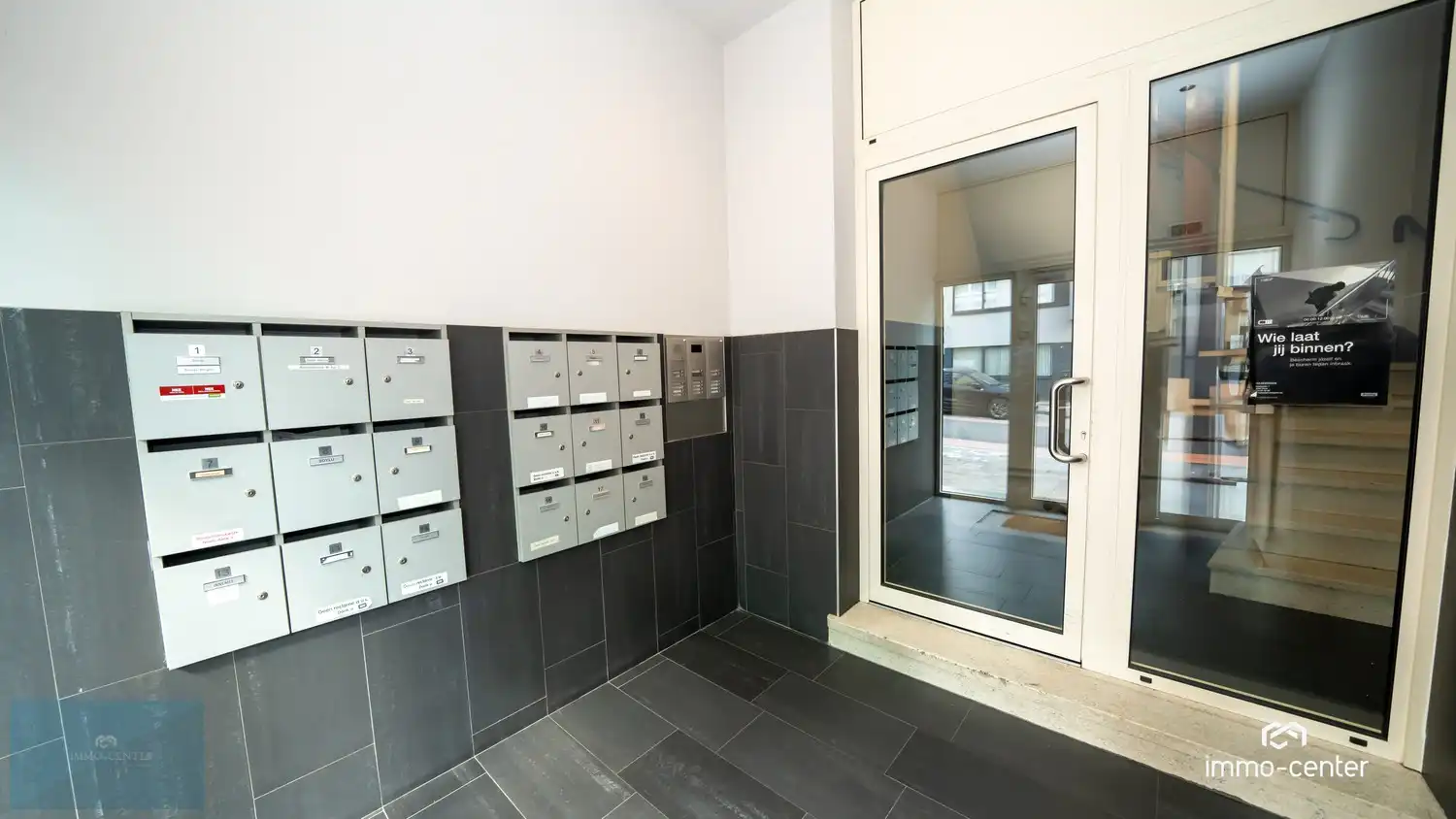 Te huur – Ruim 2-slaapkamerappartement met autostaanplaats in het centrum van Genk foto 3