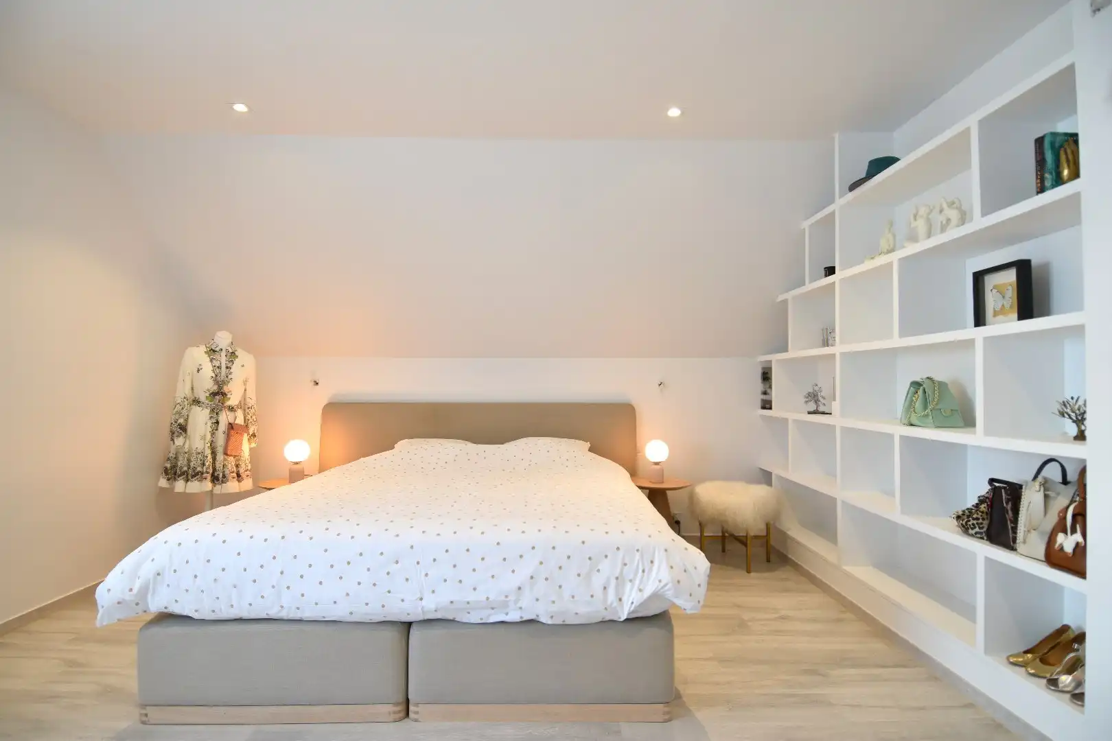 Villa met 4 slaapkamers, zwembad en mooie volumes te koop in Moorsele foto 29
