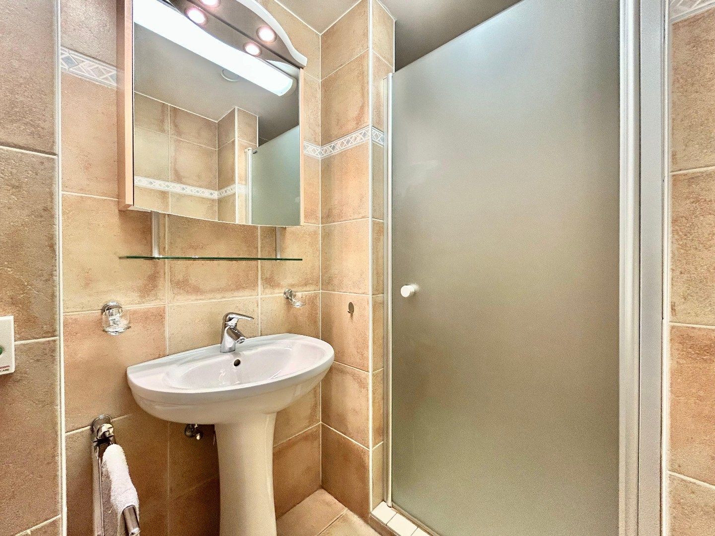 Instapklaar 1-slaapkamerappartement appartement met terras foto 11