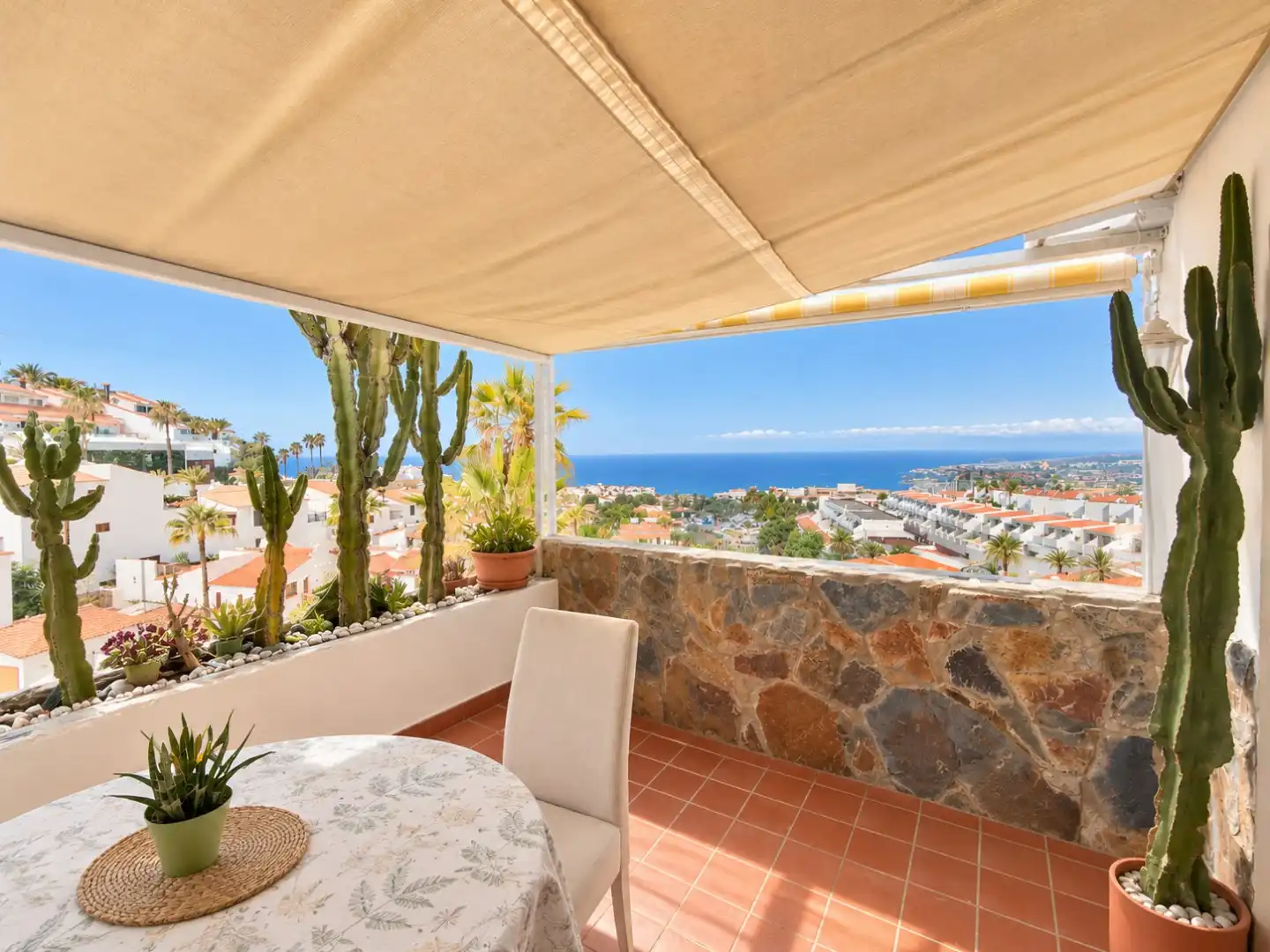 Appartement met één slaapkamer en vrij uitzicht op zee in San Eugenio, Adeje.  foto 4