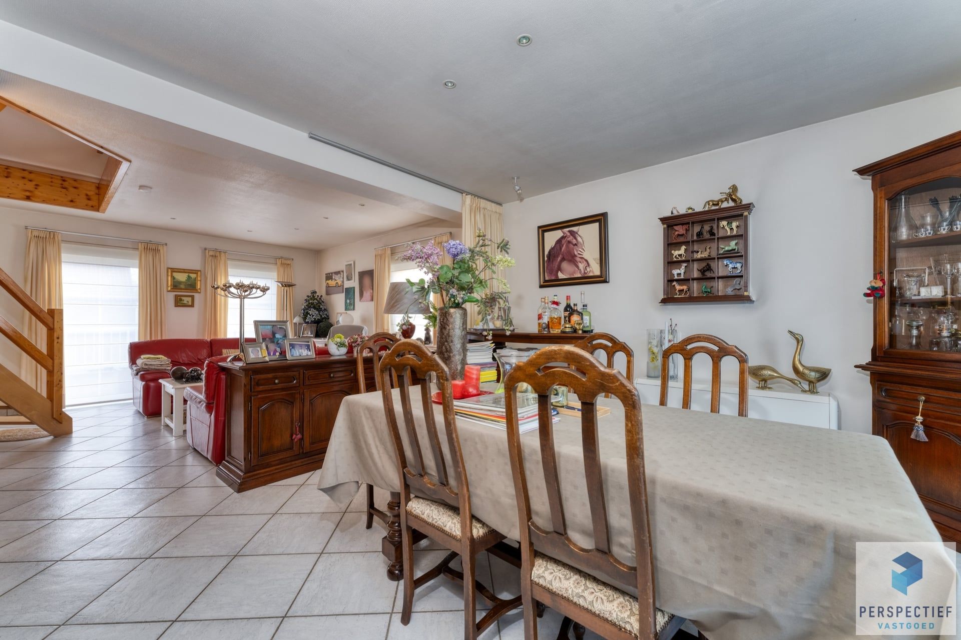 Statige ruime villa met loods en ingerichte studio in een rustige omgeving foto 8