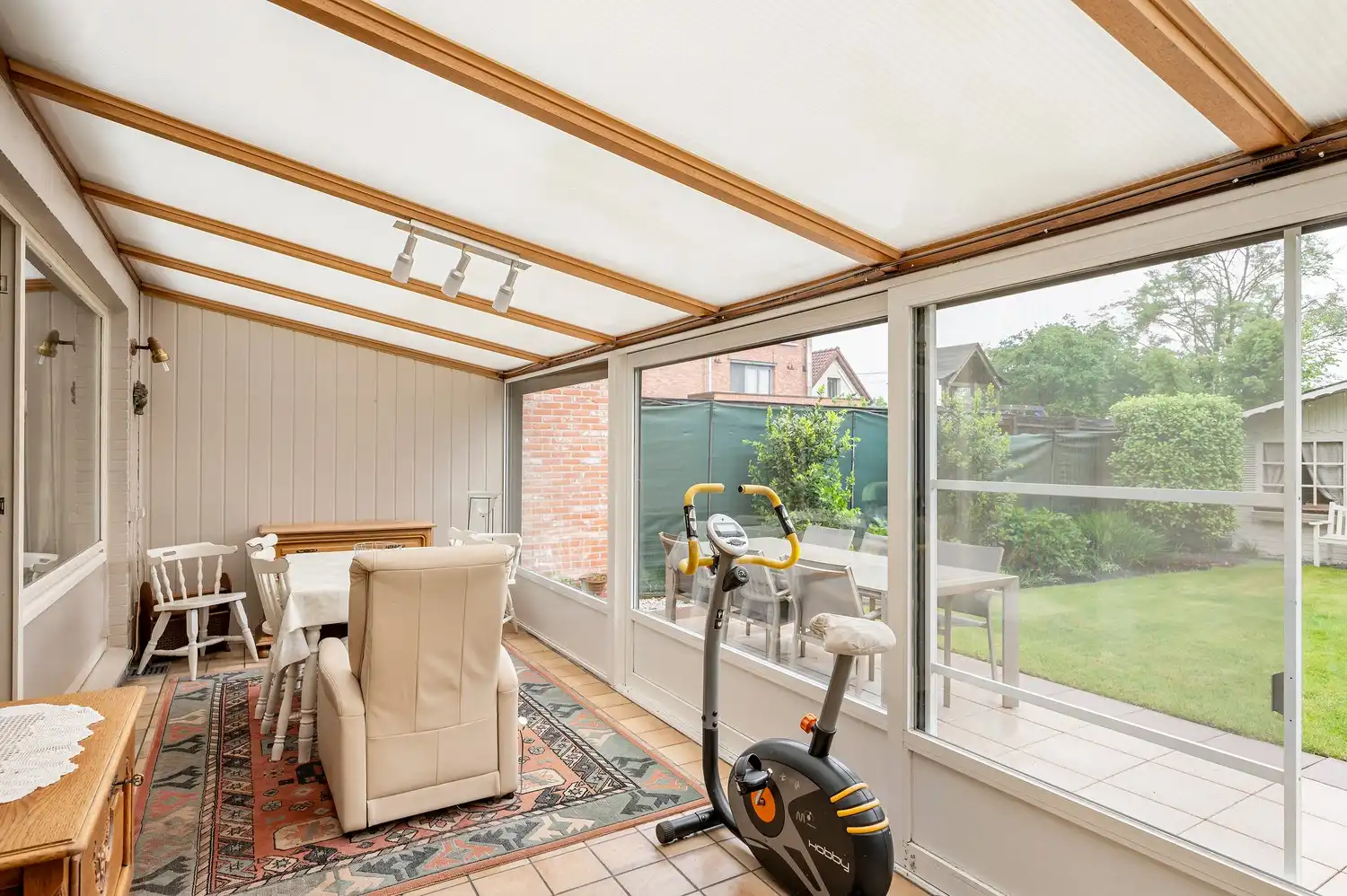 Charmante gezinswoning met 3 slaapkamers, veranda en tuin. foto 16