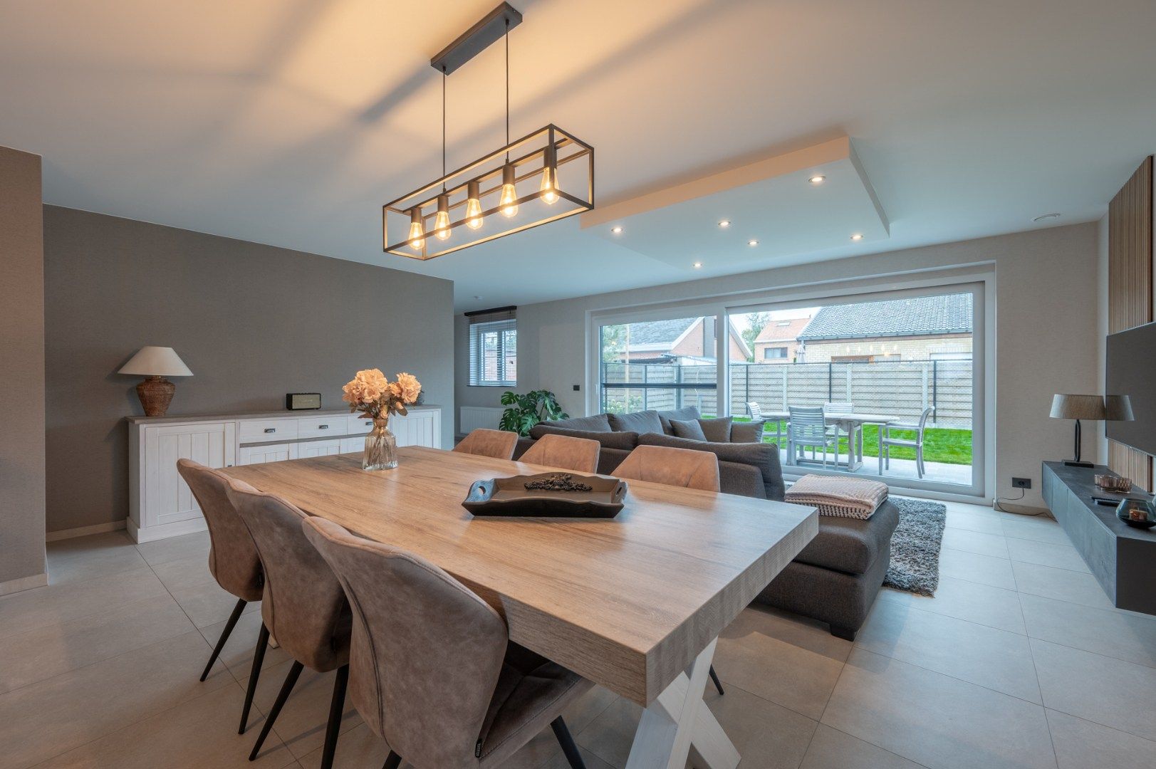 Recente en energiezuinige woning nabij het centrum van Jabbeke foto 2