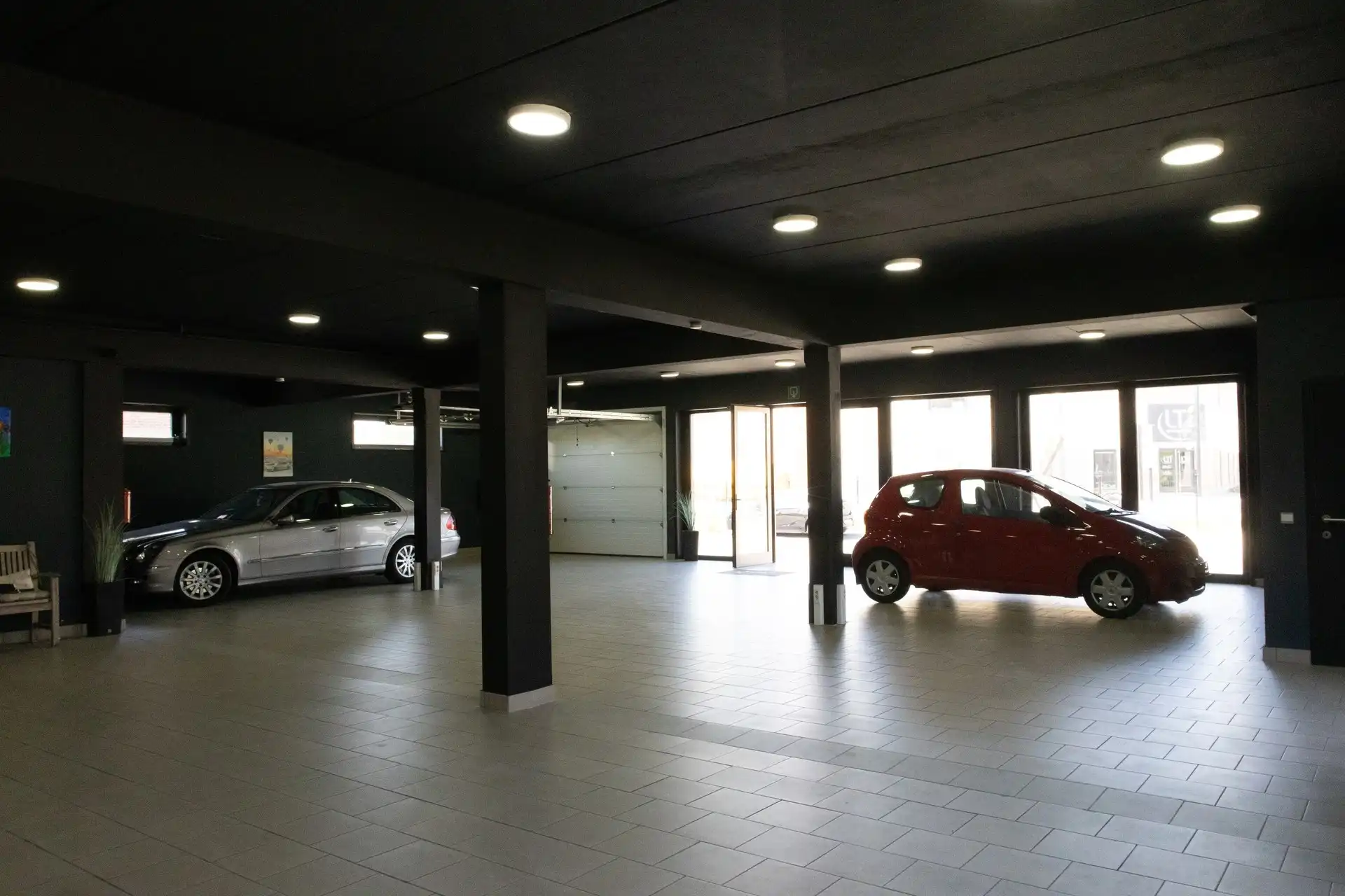Veelzijdig handelspand met toonzaal, atelier en ruime woonst te Okegem foto 4