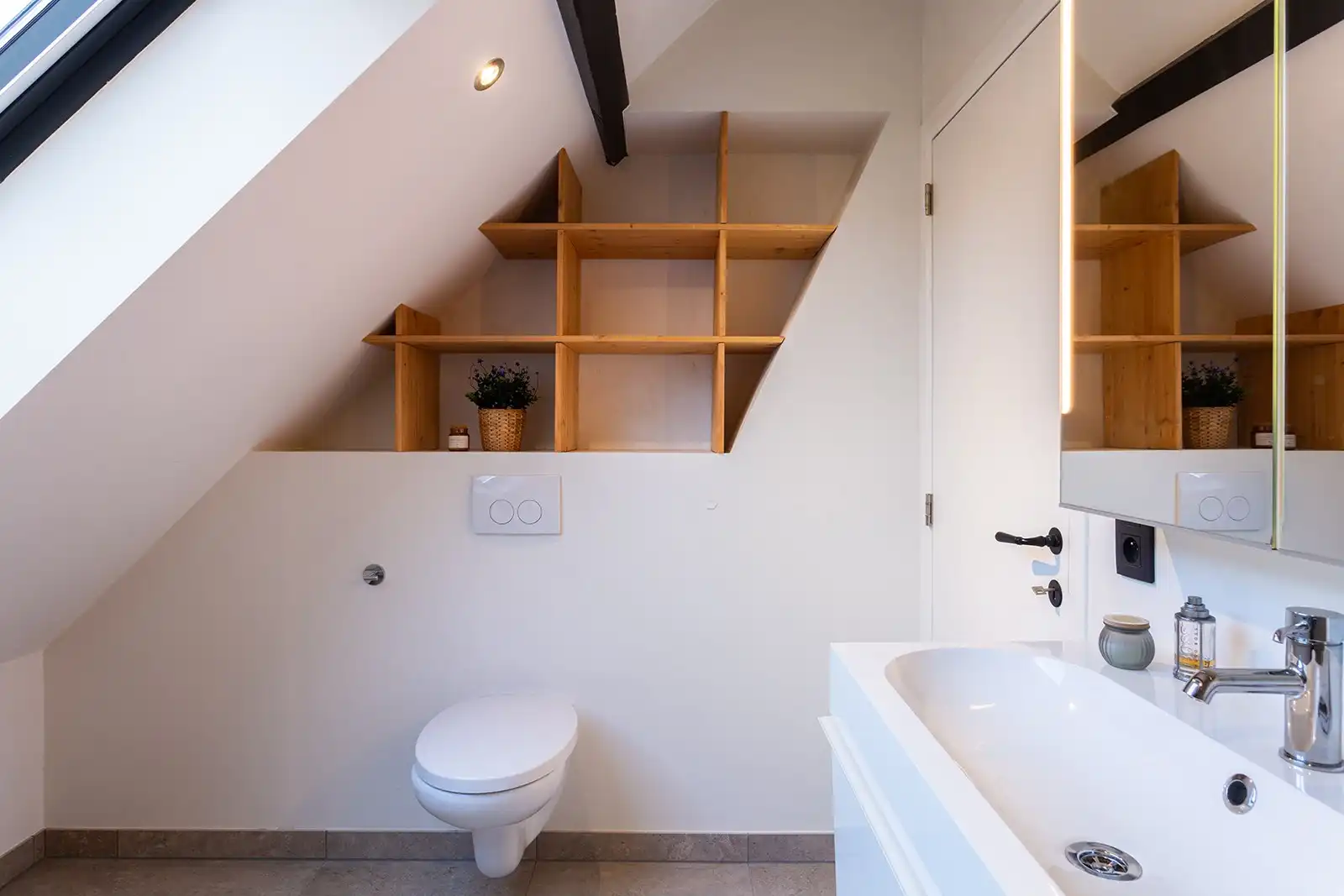 Duplex met terras in bruisende buurt foto 21