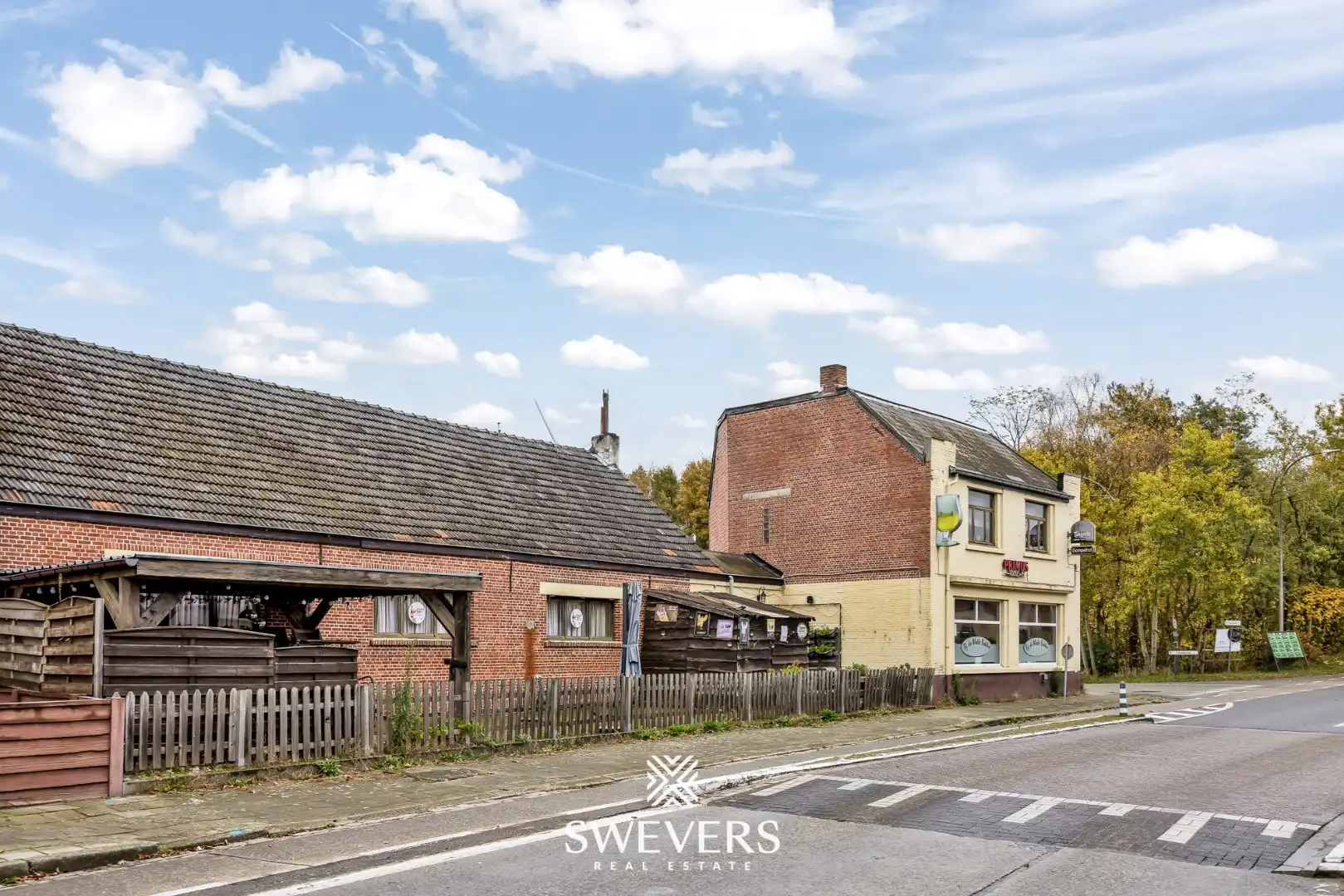 Op te frissen horecazaak met terras en feestzaal in van Mol foto 2