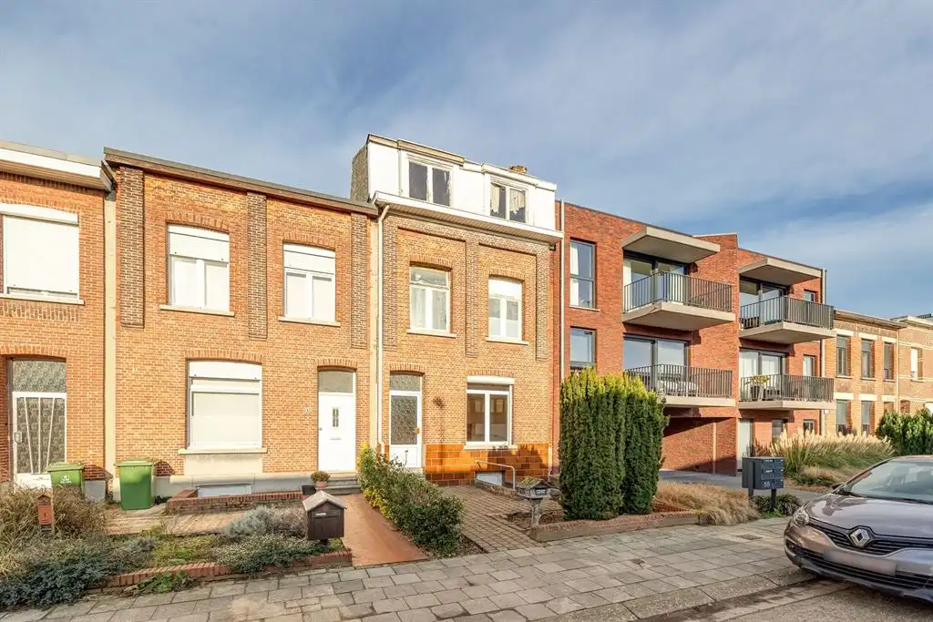 Hoofdfoto van de publicatie: Te renoveren woning met grote tuin