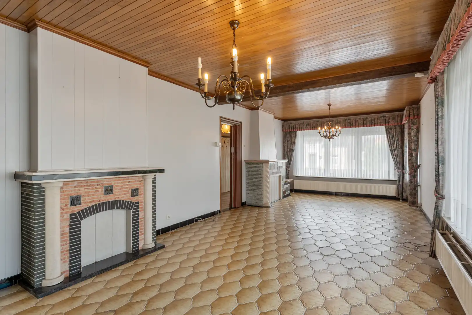 Op te frissen, halfvrijstaande gelijkvloerse woning gelegen in een rustige omgeving op 8a58ca. foto 5