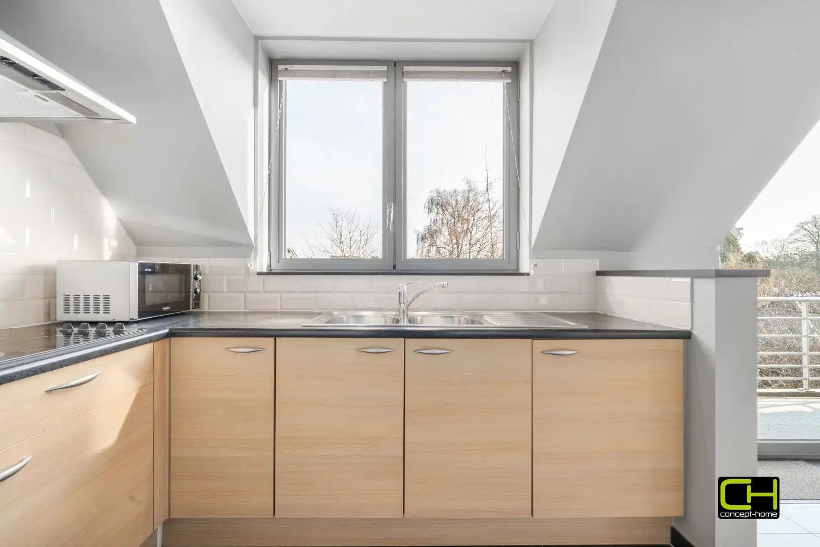 Lichtrijk duplex appartement met terras en ondergrondse staanplaats te koop in Lievegem foto 7