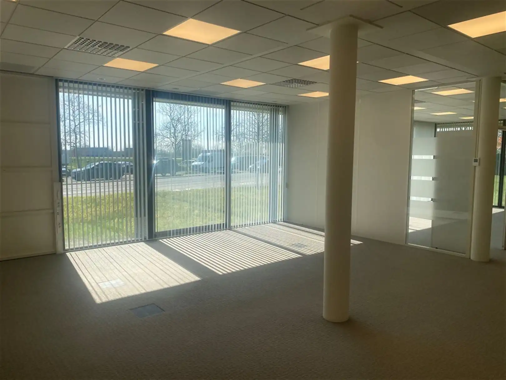 Recent gerenoveerd kantoorgebouw langs E17 vanaf 156m² tot 181m² foto 6